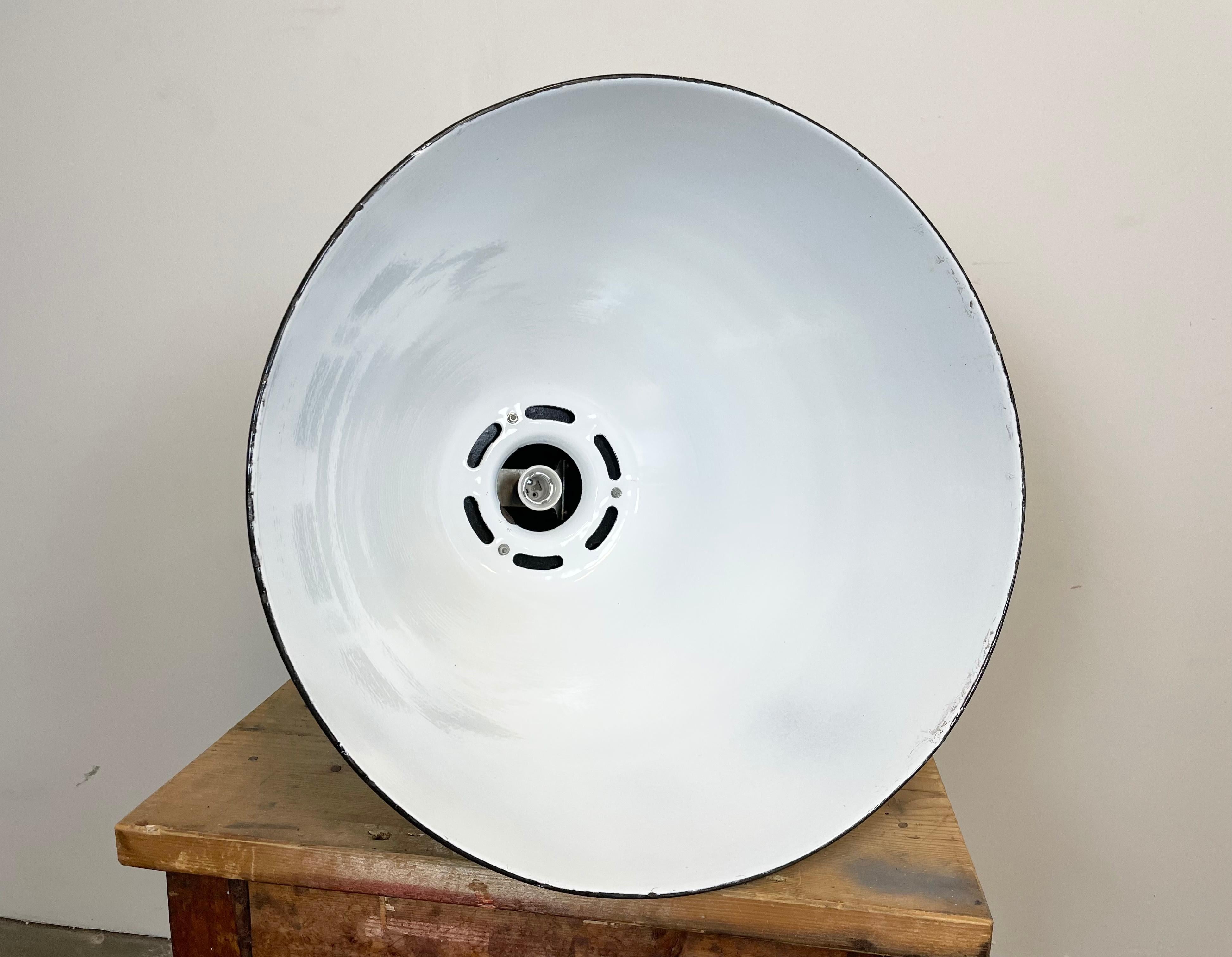 Grande lampada industriale in smalto nero di Elektrosvit, anni '60 in vendita 4