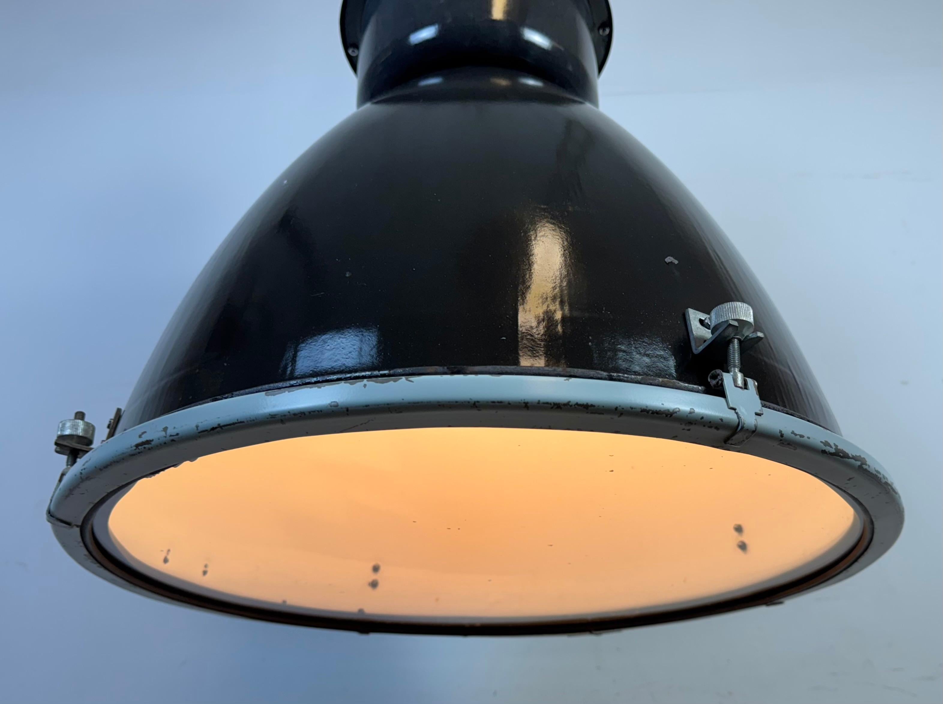 Large Black Enamel Industrial Lamp with Clear Glass Cover from Elektrosvit For Sale 4