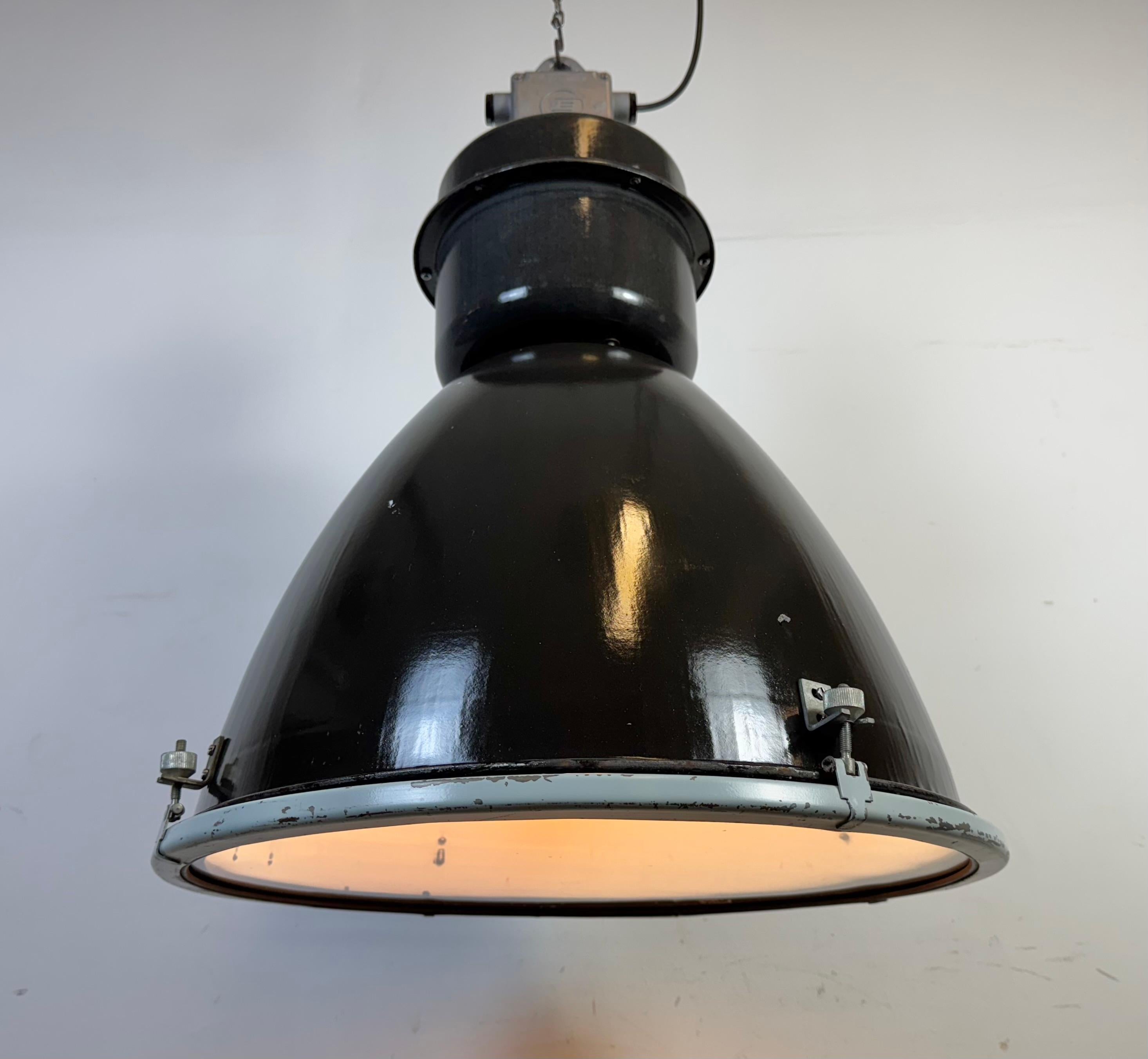 Large Black Enamel Industrial Lamp with Clear Glass Cover from Elektrosvit For Sale 5