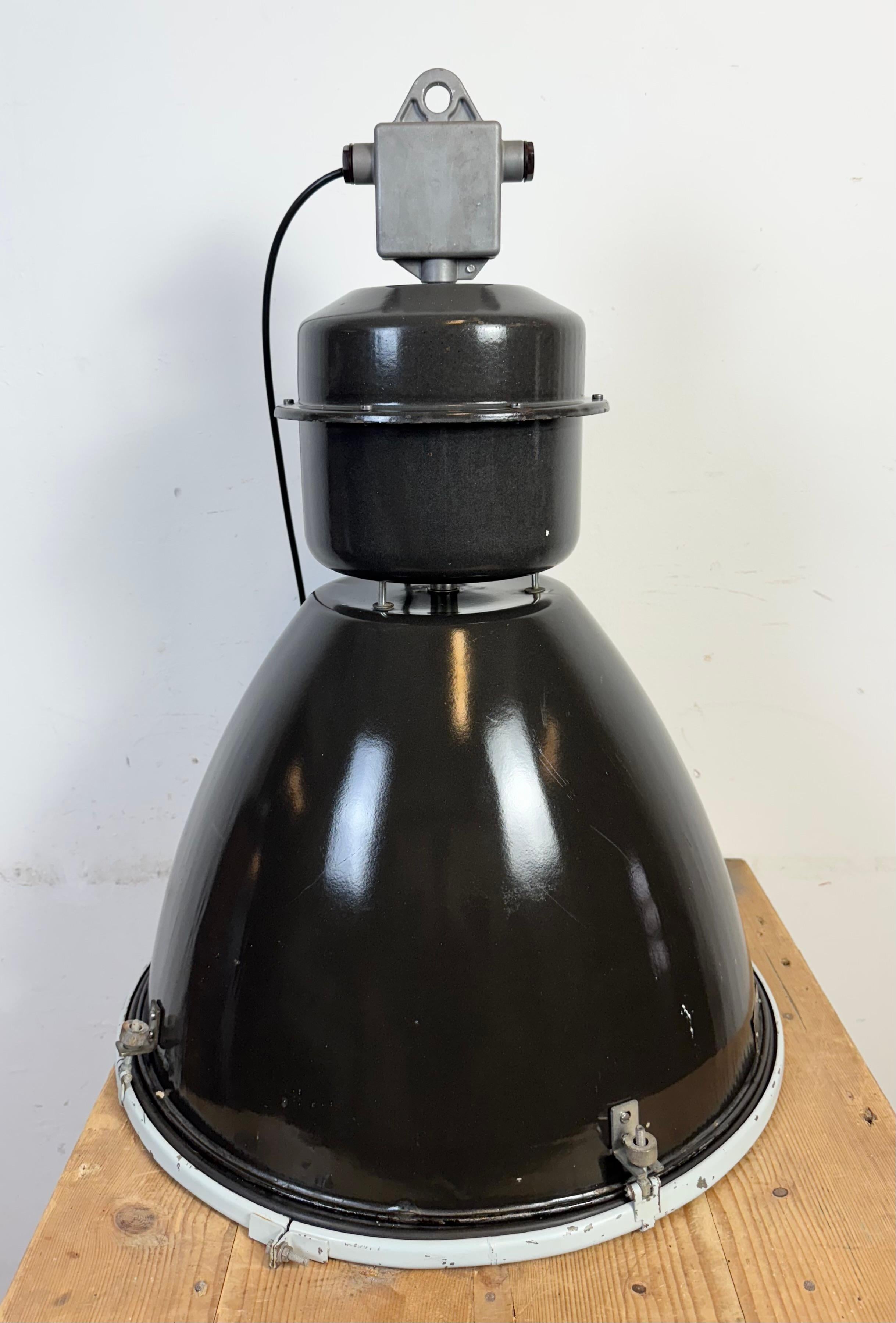 Large Black Enamel Industrial Lamp with Clear Glass Cover from Elektrosvit For Sale 12