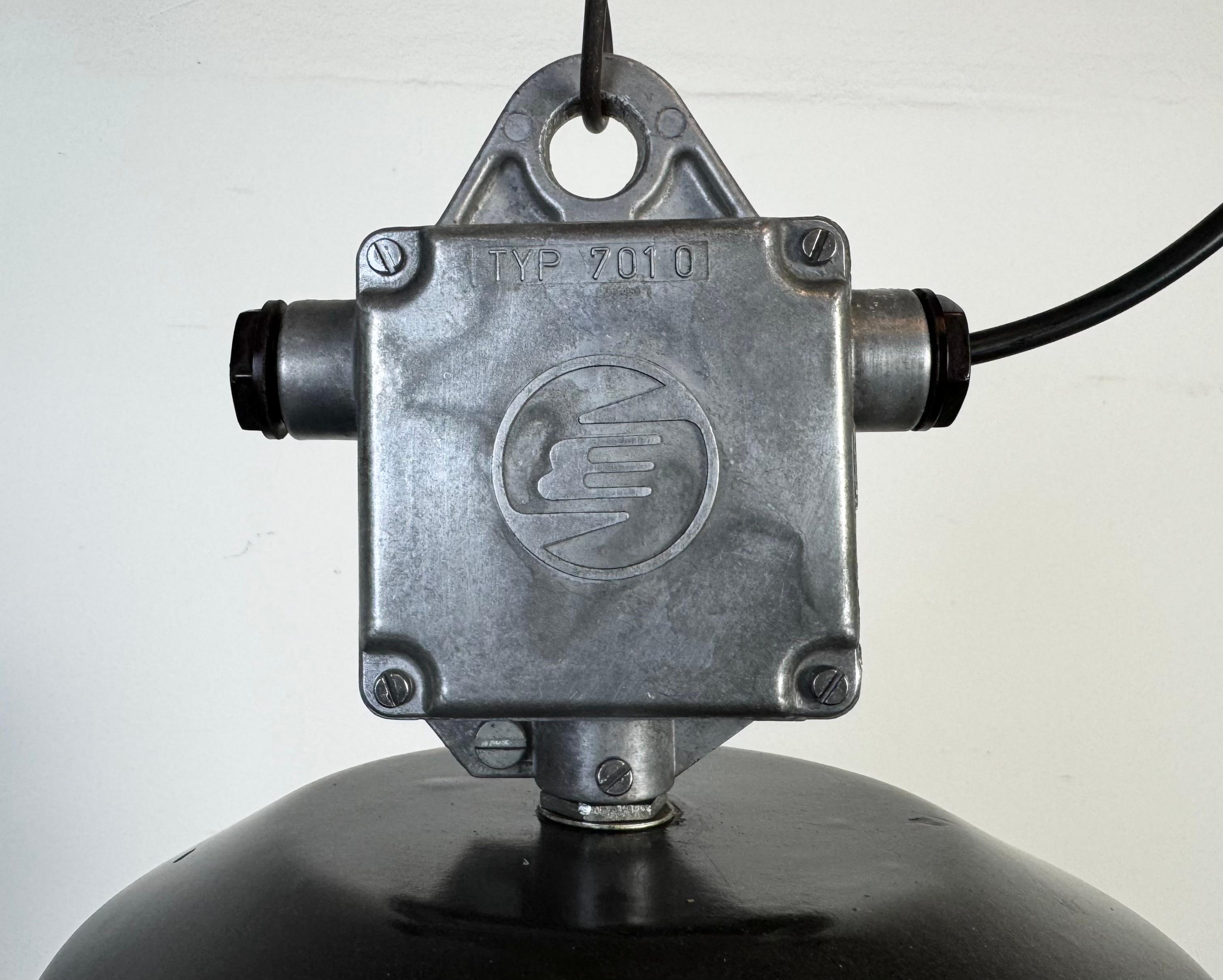 Large Black Enamel Industrial Pendant Lamp from Elektrosvit, 1960s In Good Condition For Sale In Kojetice, CZ