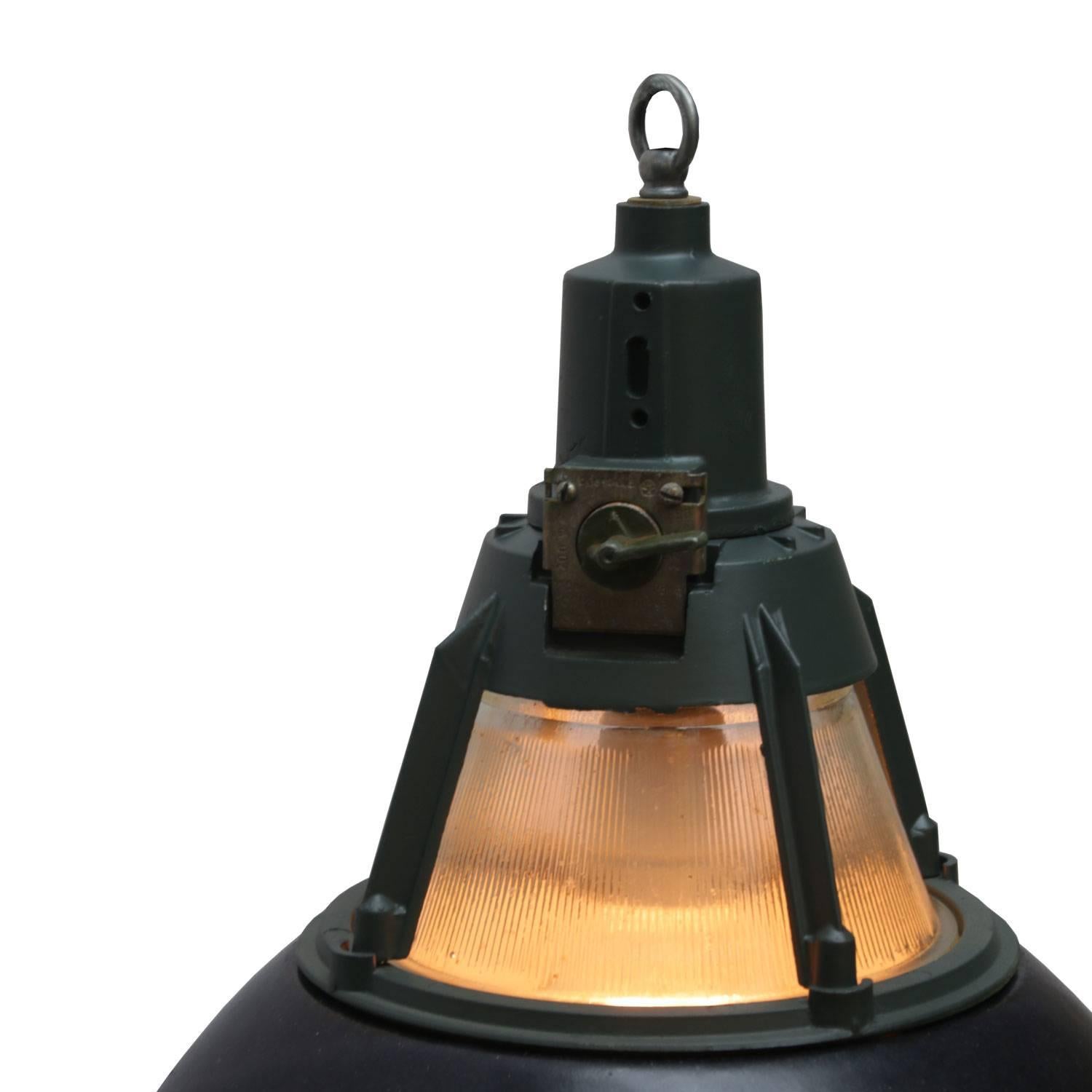 Enamel industrial pendant. Black enamel shade. White inside.
Dark grey / green cast aluminium top.

Weight: 4.0 kg / 8.8 lb

All lamps have been made suitable by international standards for incandescent light bulbs, energy-efficient and LED bulbs.