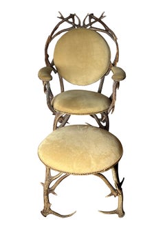 Grande poltrona e ottomana in corno di Black Forest del XIX secolo