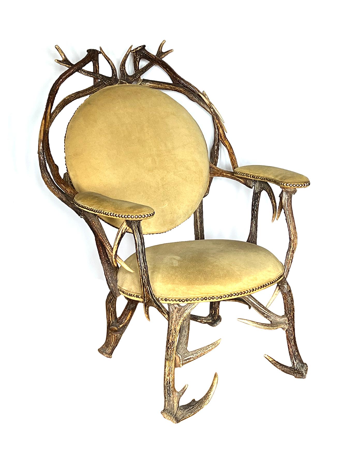 Gran sillón y otomana de cornamenta Black Forest del siglo XIX Bosque negro en venta