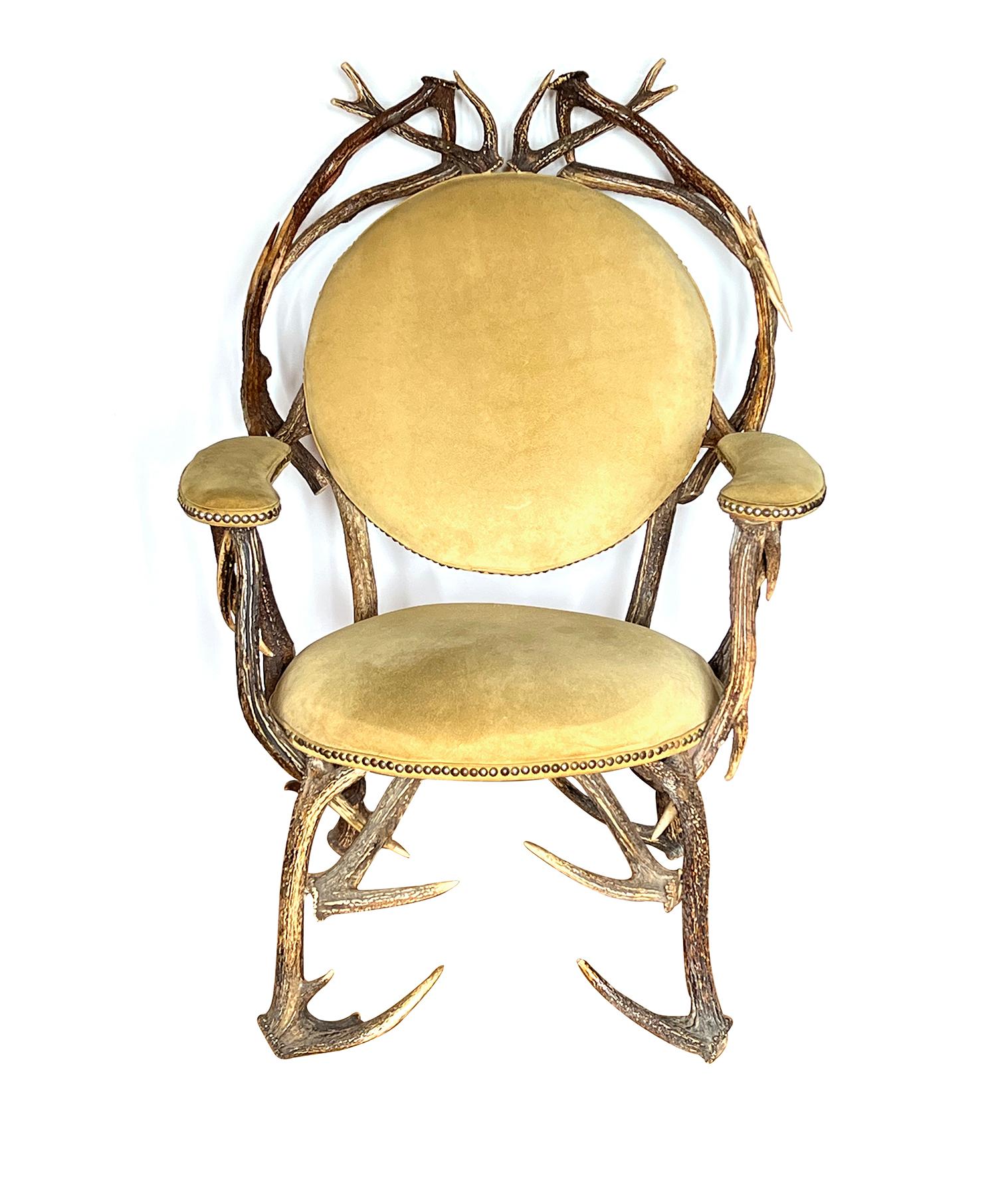 Gran sillón y otomana de cornamenta Black Forest del siglo XIX Suizo en venta