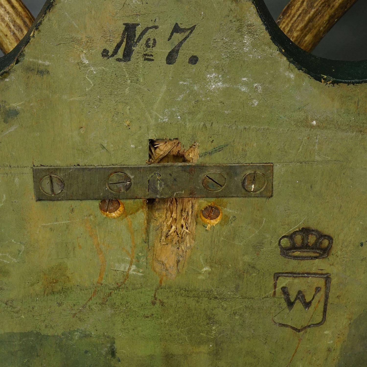 Große Black Forest Rotwildtrophäe auf geschnitzter Plakette - Deutschland 1920 (Geweih) im Angebot