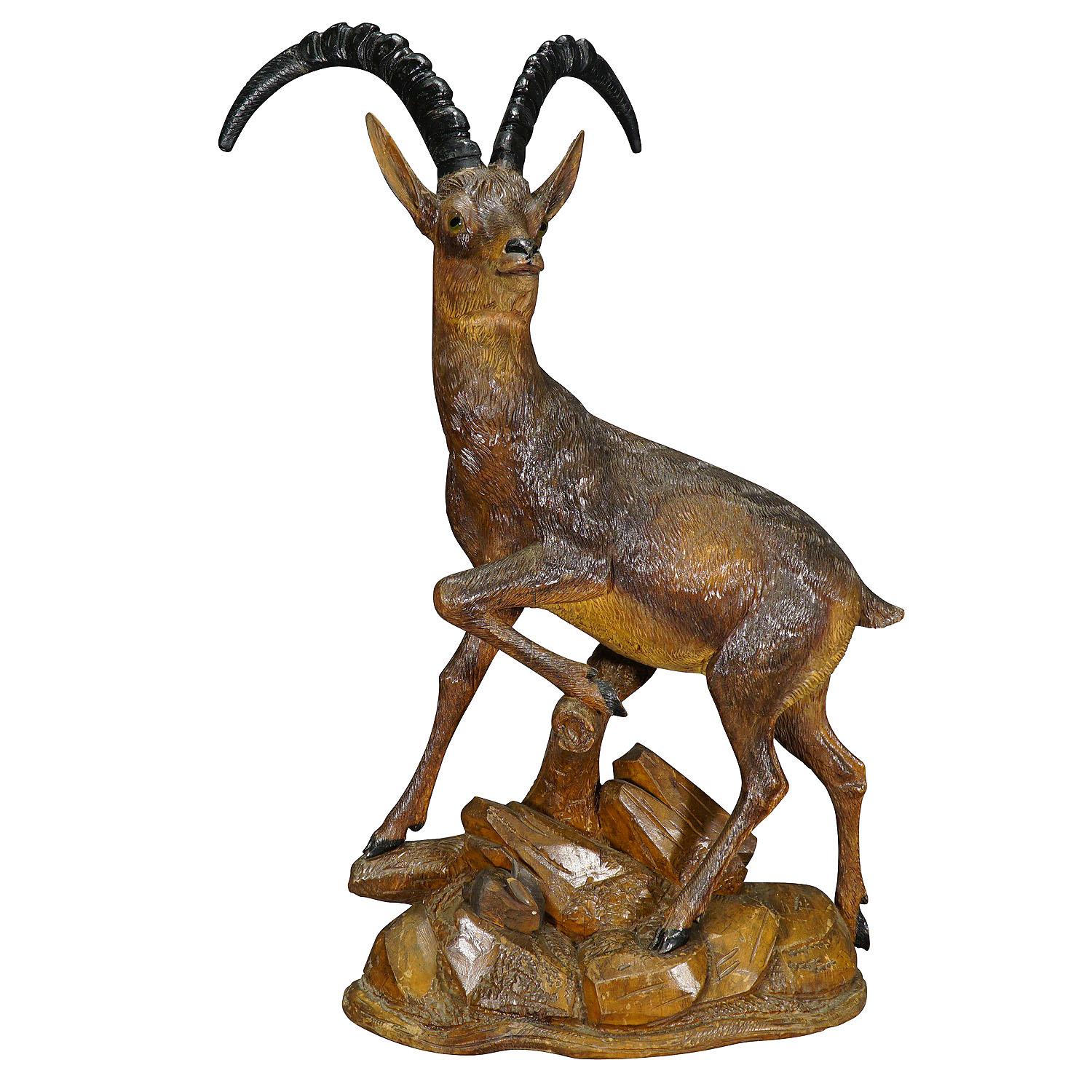 Große Schwarzwälder Holzschnitzerei-Ibex-Skulptur, Österreich, um 1920