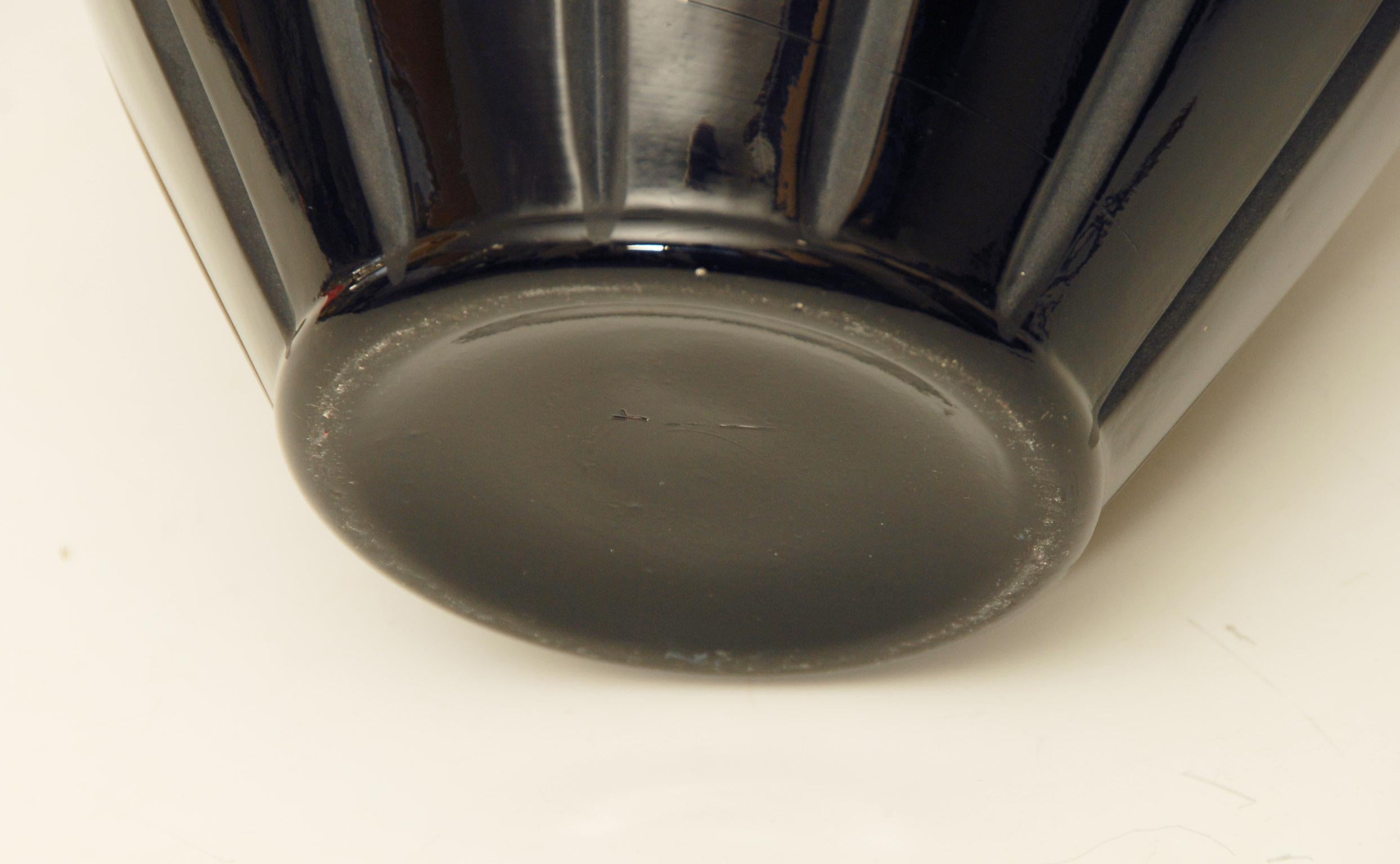 Large striking Art Deco black glass vase with floral design.
No makers mark.

Price includes shipping to anywhere in the world.


 