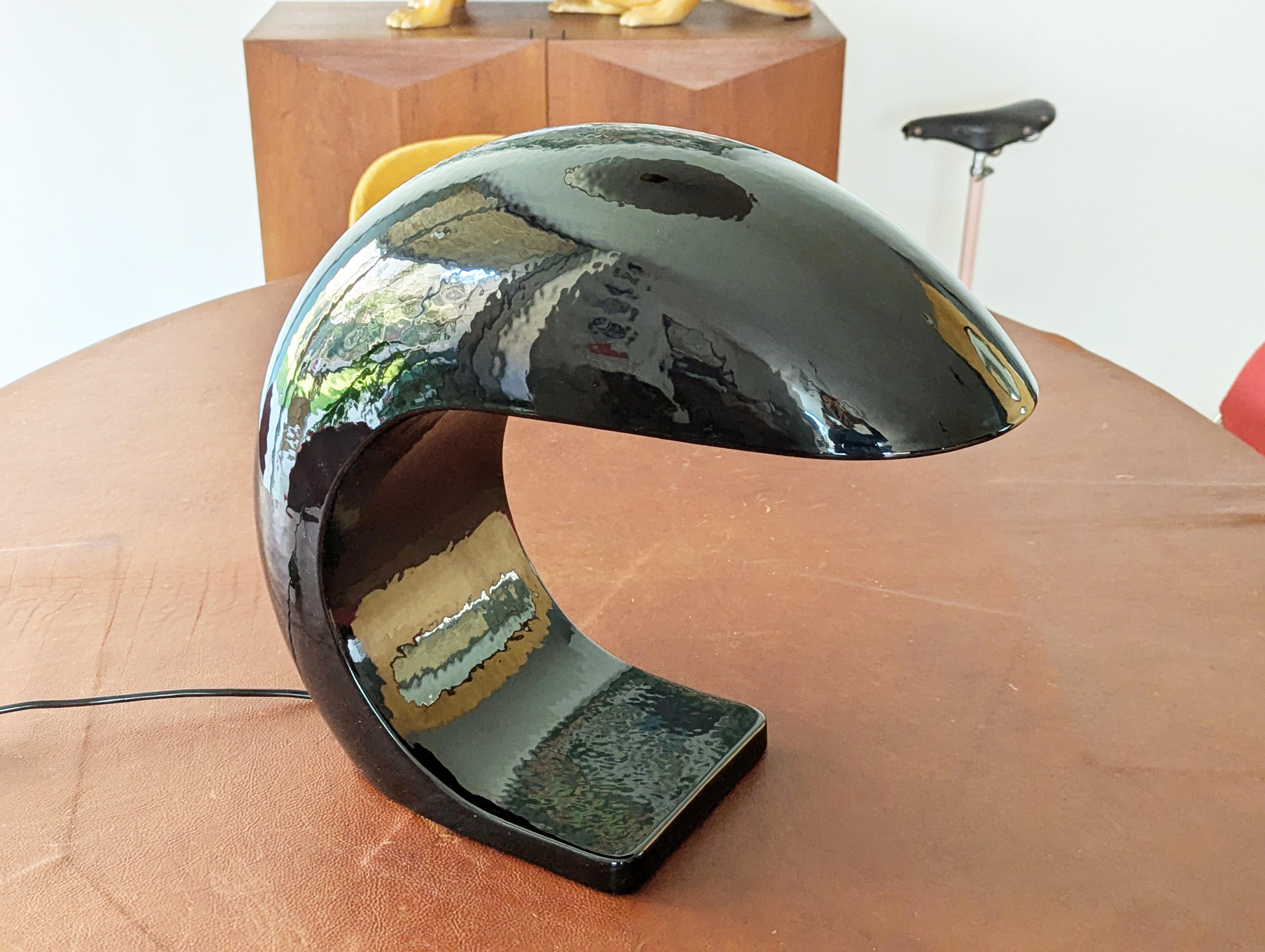 Space Age Grande lampada da tavolo degli anni '70 in ceramica smaltata nera di Ivo Sedazzari per Prisma in vendita