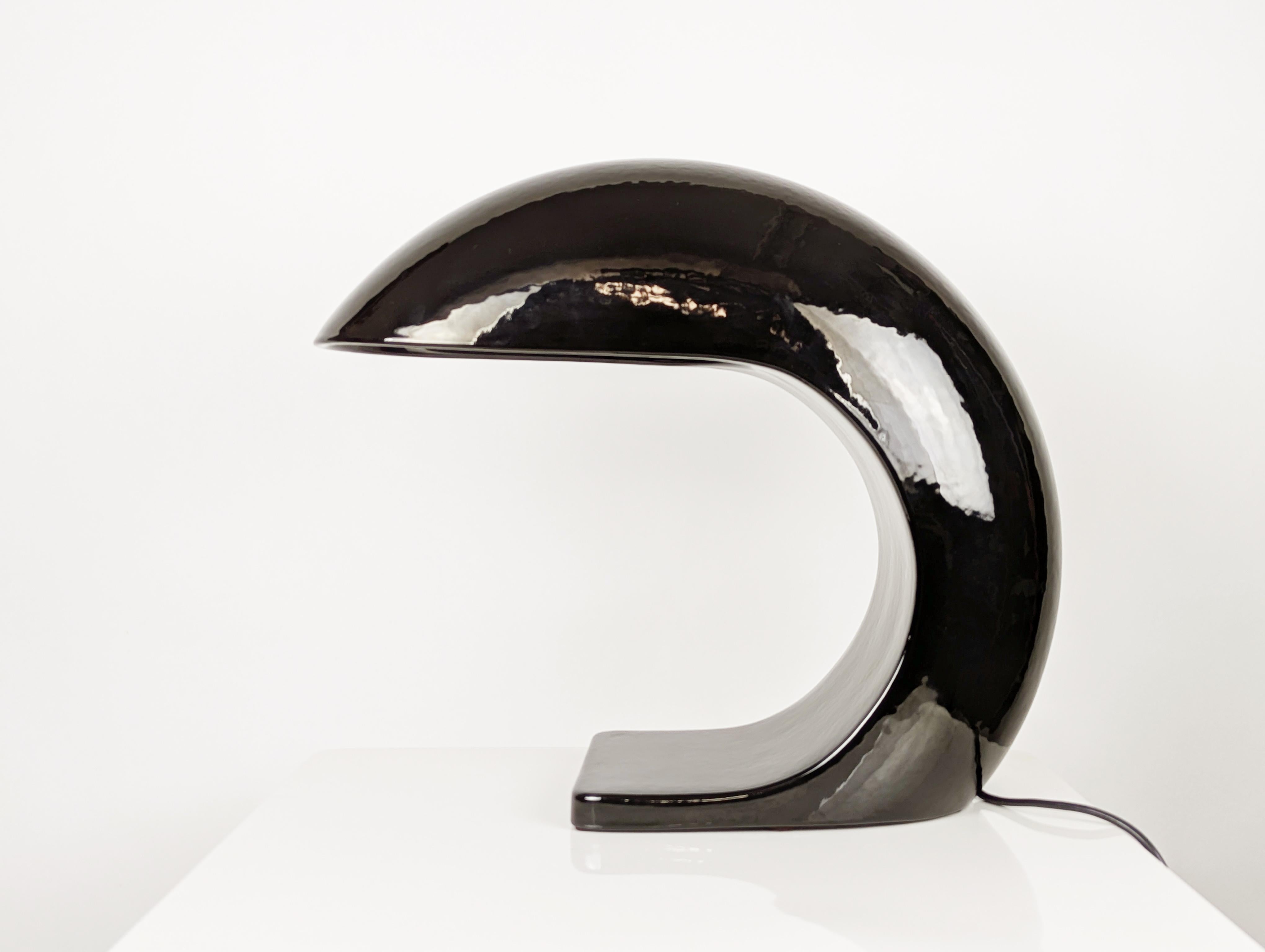 Ceramica Grande lampada da tavolo degli anni '70 in ceramica smaltata nera di Ivo Sedazzari per Prisma in vendita
