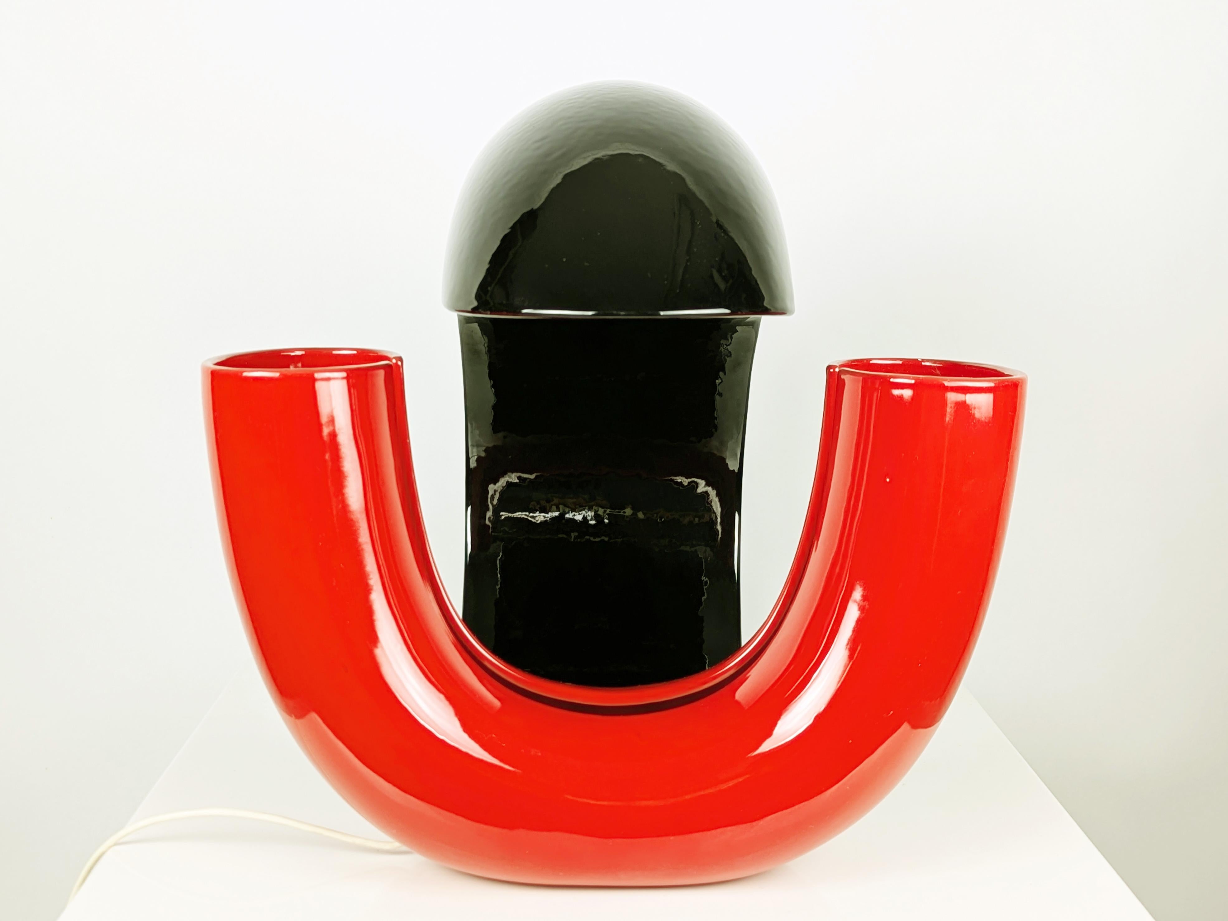 Grande lampada da tavolo degli anni '70 in ceramica smaltata nera di Ivo Sedazzari per Prisma in vendita 1