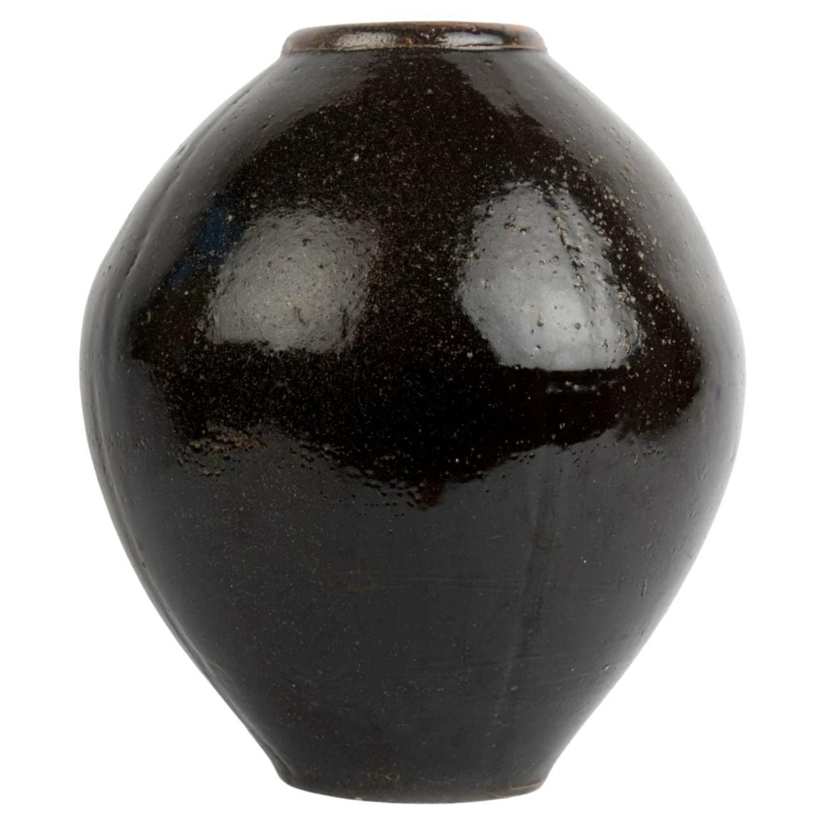 Grand pot en faïence émaillée noire, 20ème siècle en vente