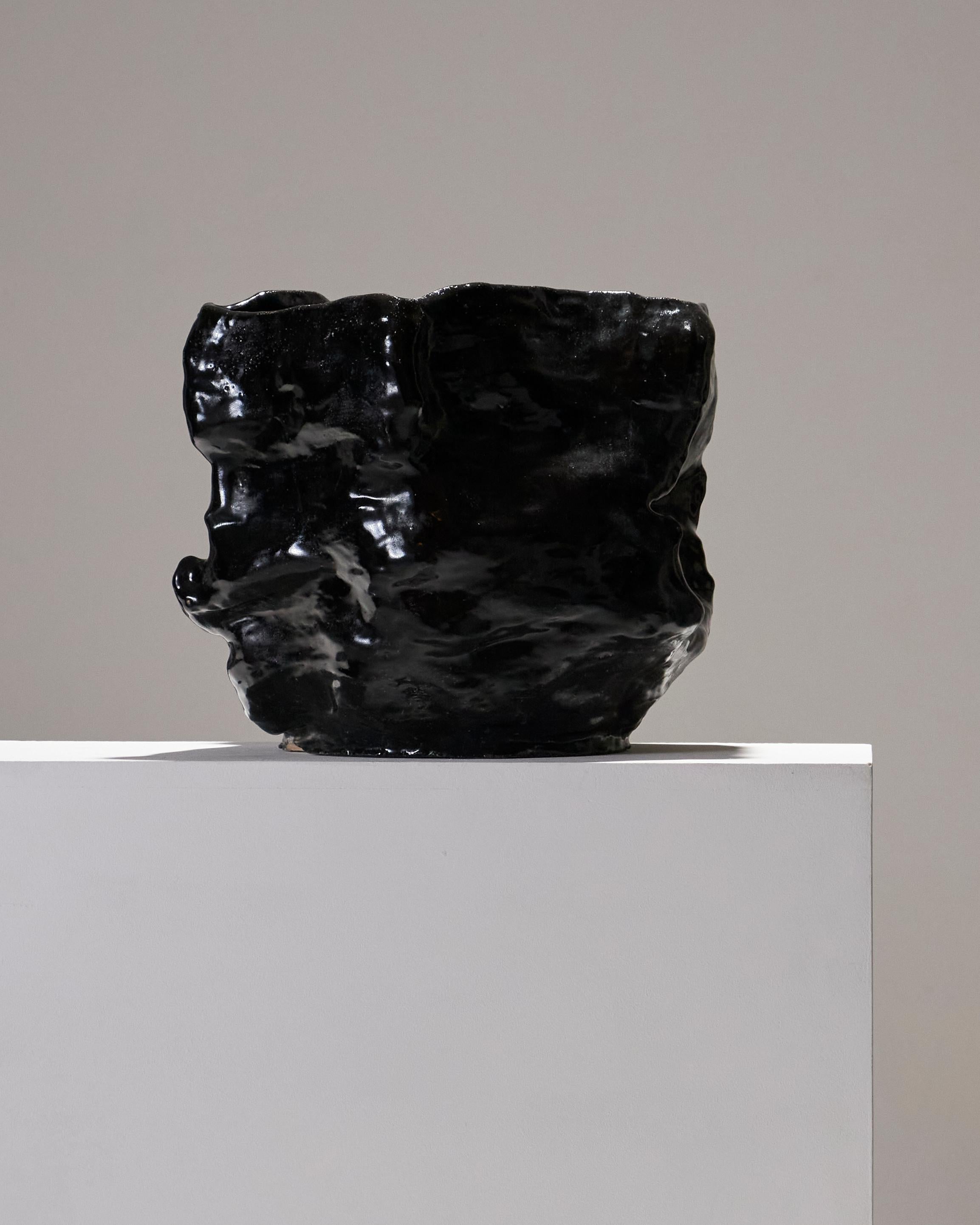 Grand vase noir brillant à forme libre Neuf à PARIS, FR