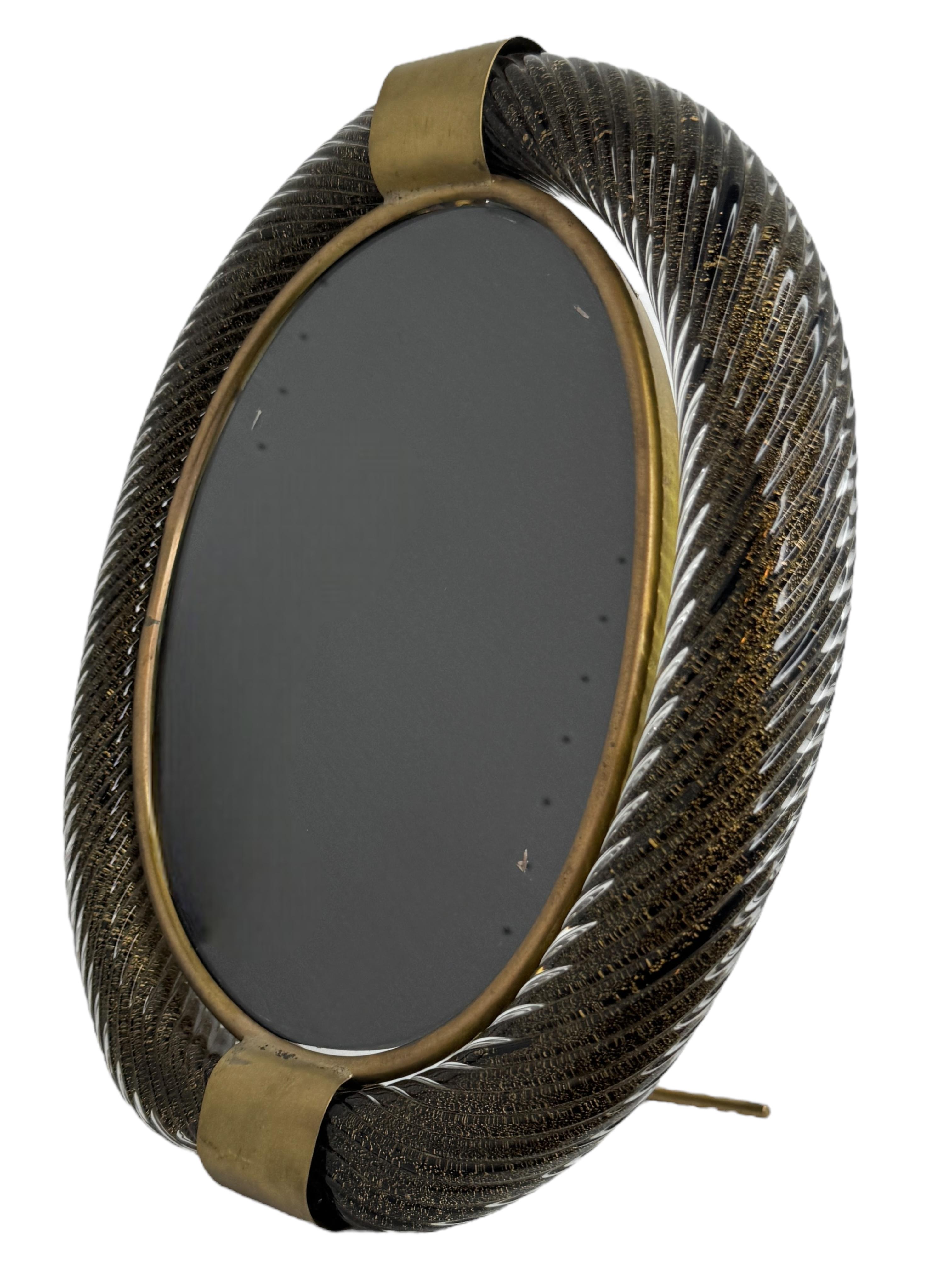 Großer schwarz-gold schimmernder Bilderrahmen aus gedrehtem Murano-Glas und Messing 1950er Jahre im Angebot 4