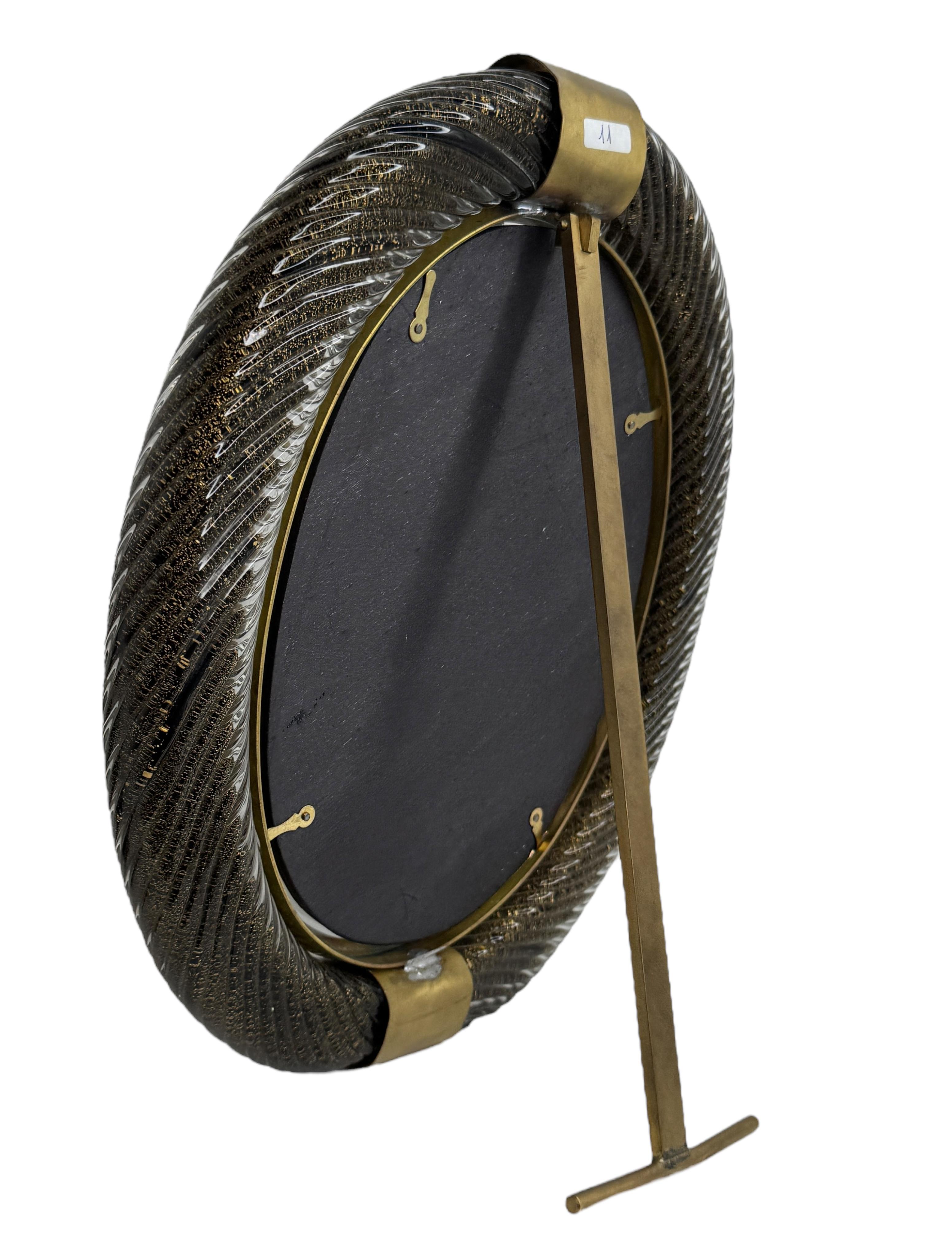 Großer schwarz-gold schimmernder Bilderrahmen aus gedrehtem Murano-Glas und Messing 1950er Jahre im Angebot 6