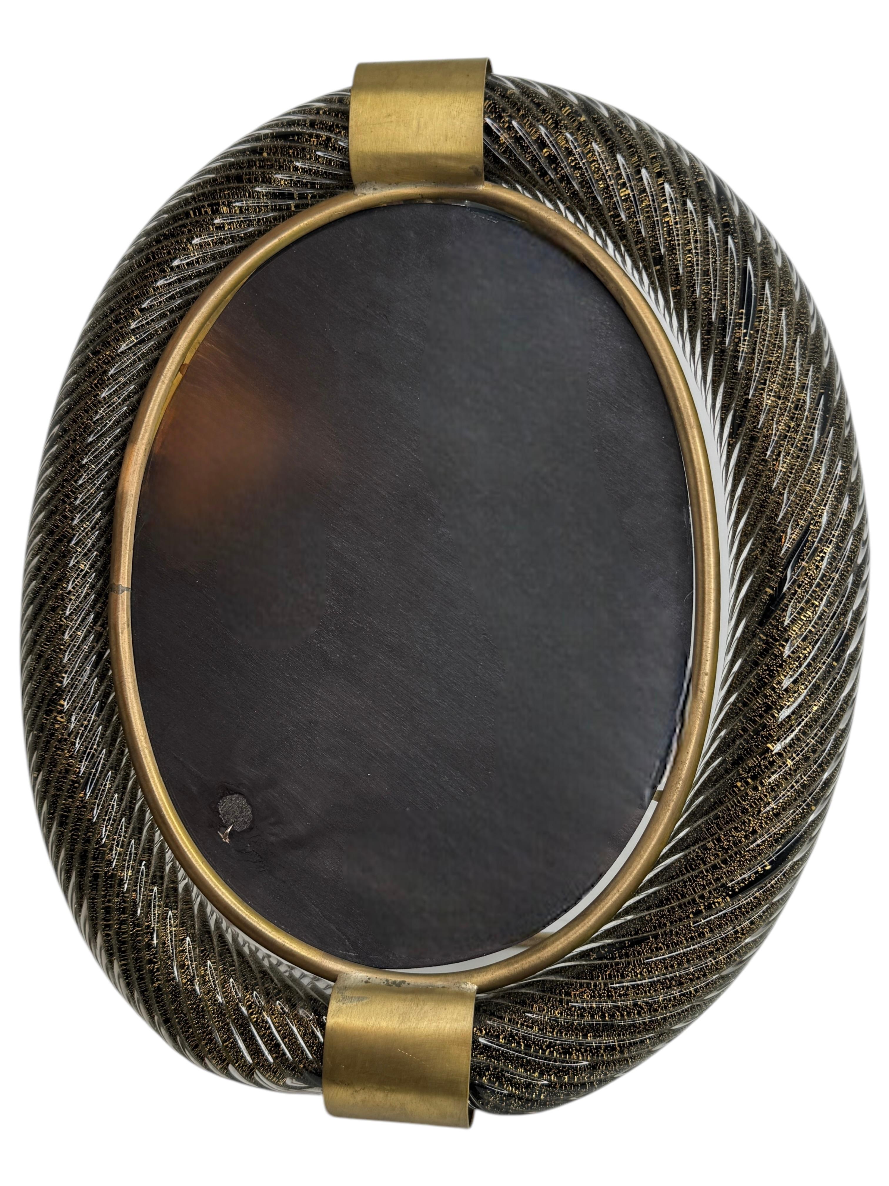 Großer schwarz-gold schimmernder Bilderrahmen aus gedrehtem Murano-Glas und Messing 1950er Jahre (Hollywood Regency) im Angebot