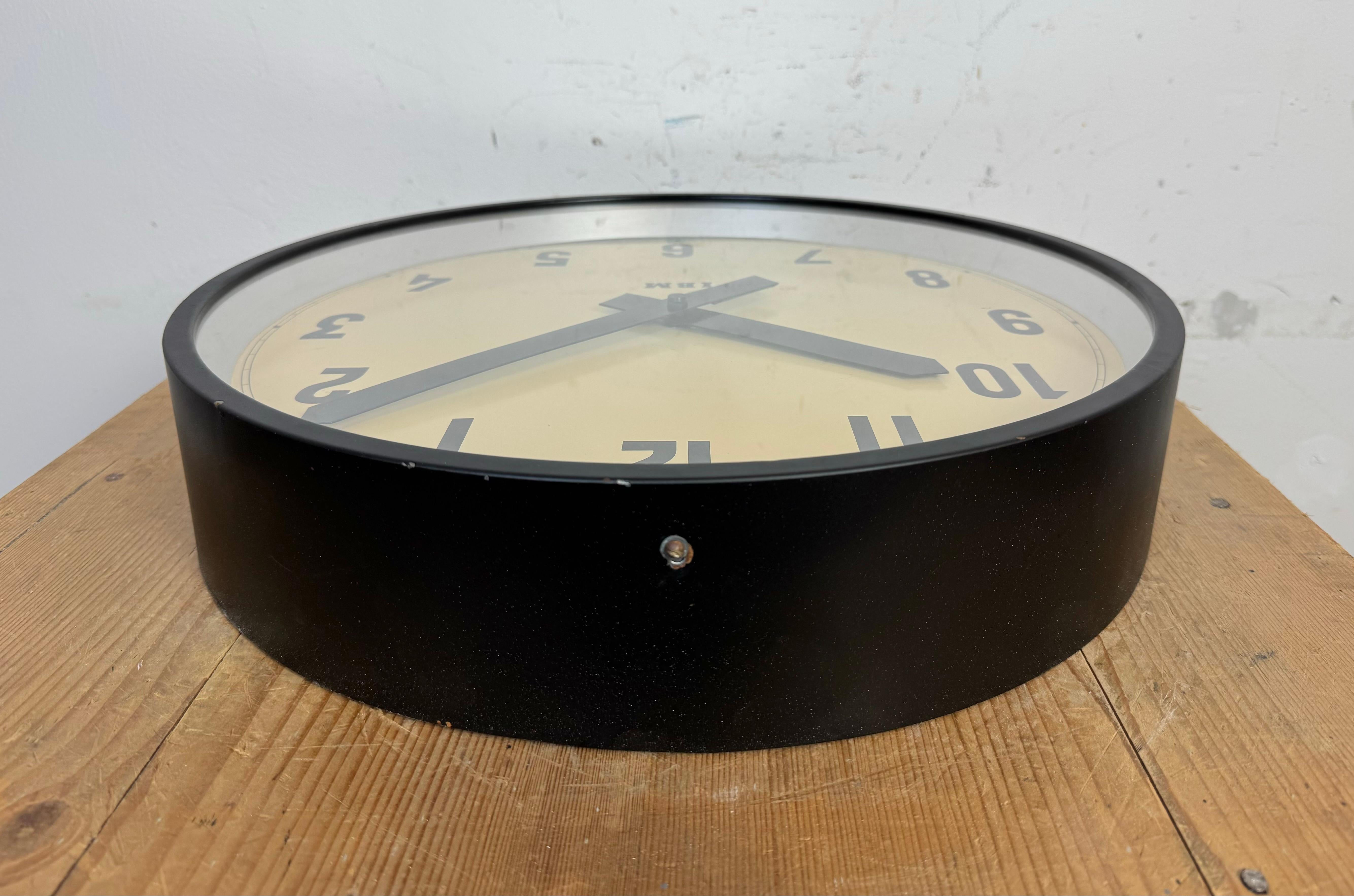 Grande horloge murale industrielle noire d'IBM, années 1950 6