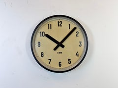 Grande horloge murale industrielle noire d'IBM, années 1950