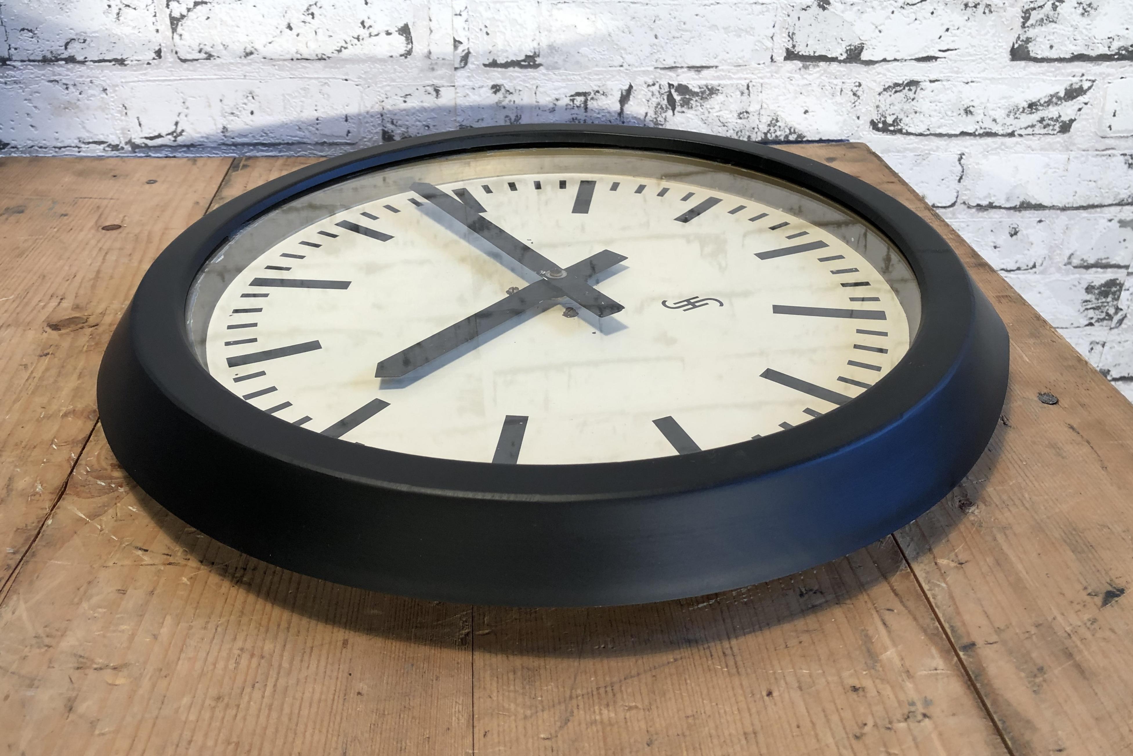 Large Black Industrial Factory Wall Clock from Siemens, 1950s In Good Condition In Kojetice, CZ