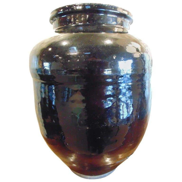 Large Black Japanese Jar In Good Condition For Sale In New York, NY