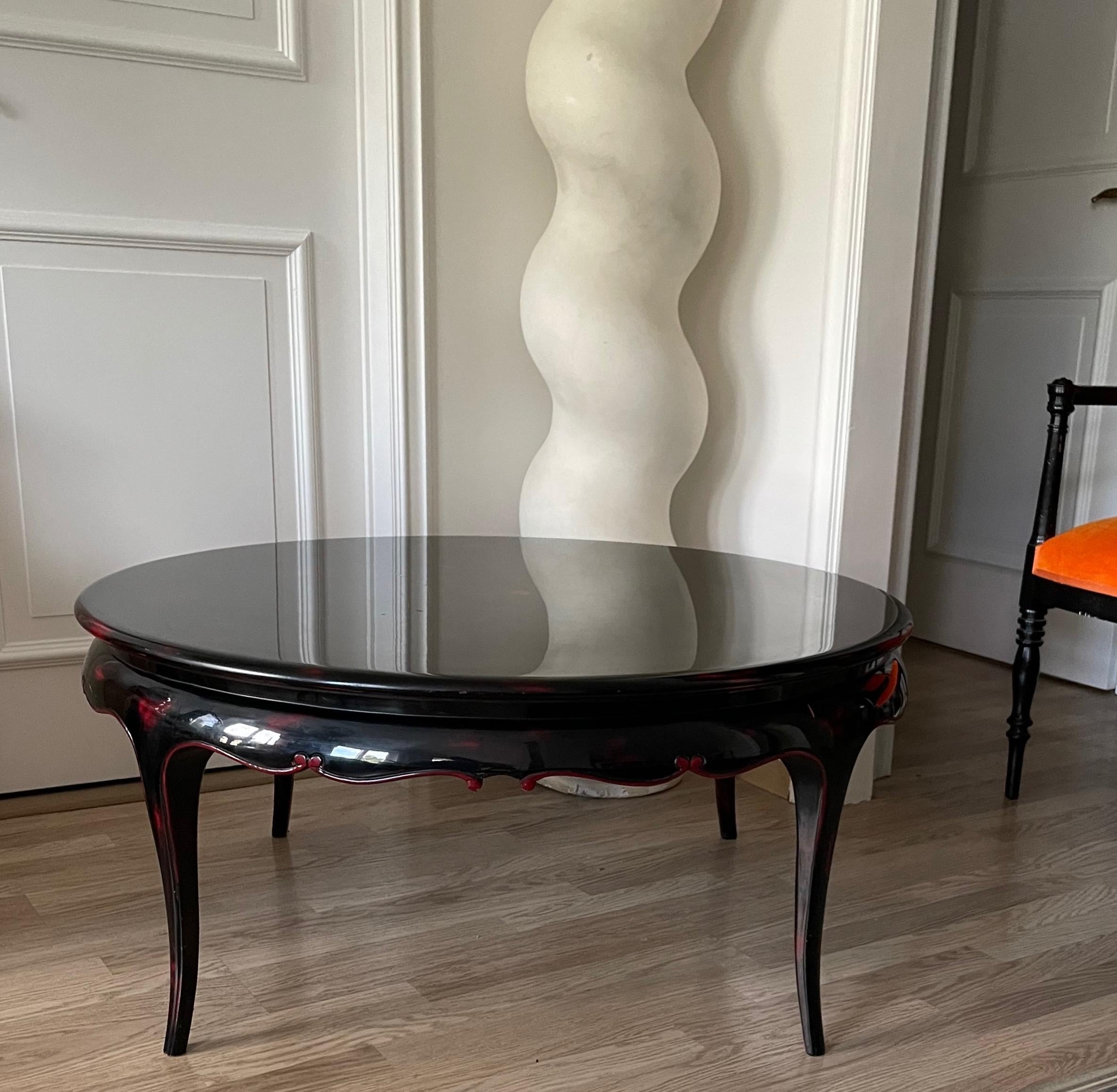 Elegant art deco black lacquer circular coffee table.
Designed by Maurice Rinck.
France 1930.