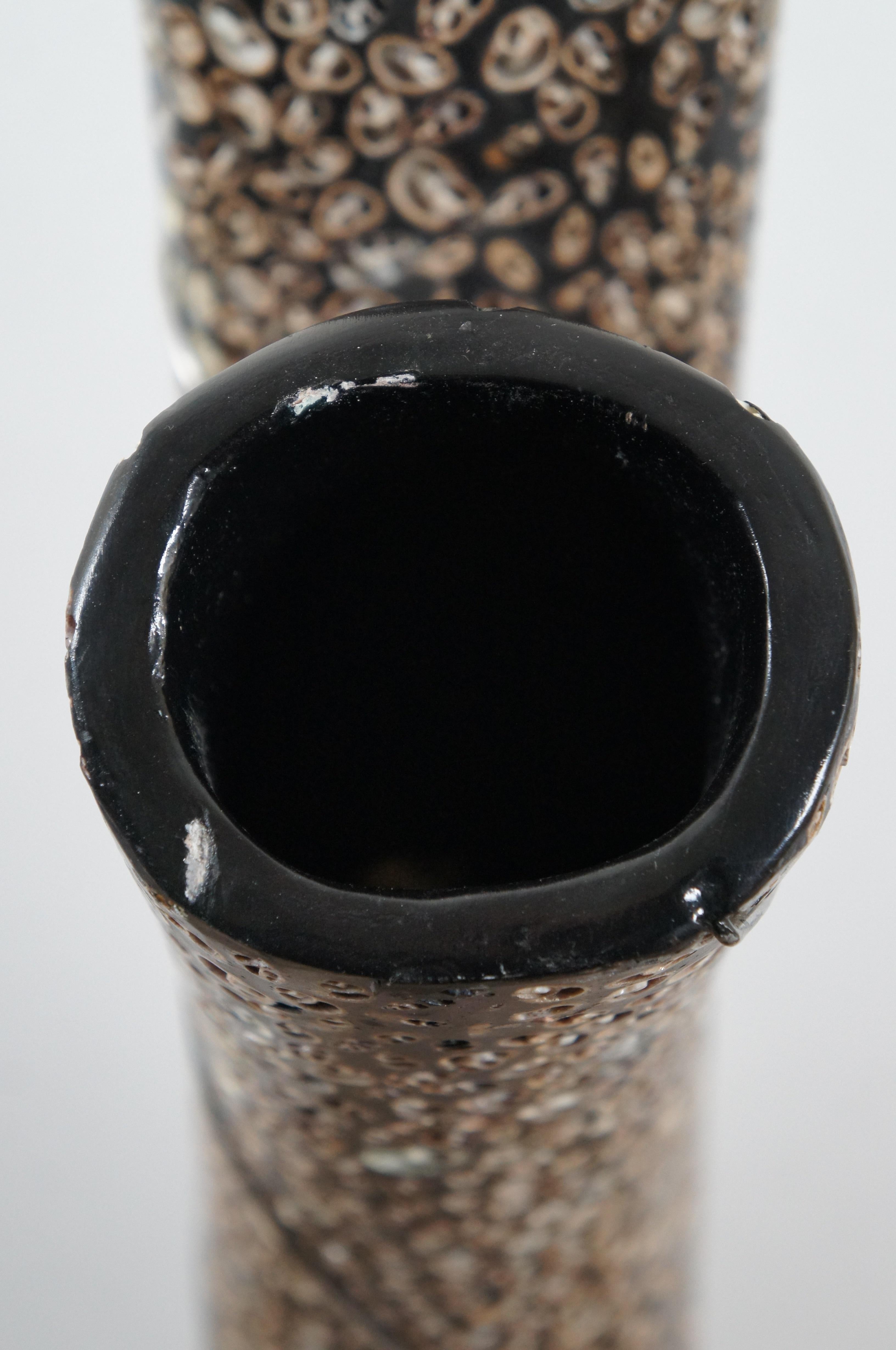 Vaso da terra grande in lacca nera con conchiglia di mare incastonata, corallo delle Filippine 45