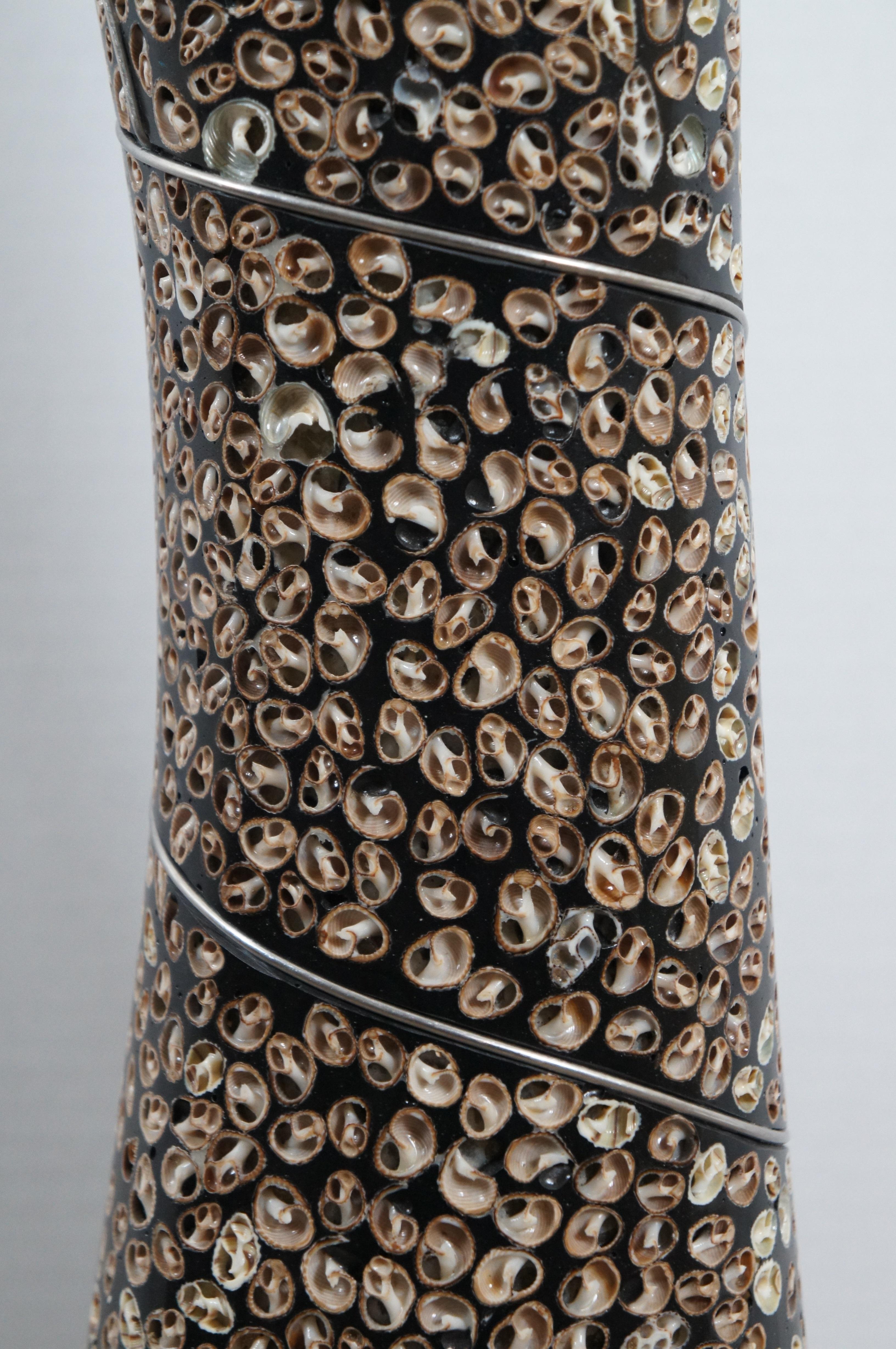 Conchiglia Vaso da terra grande in lacca nera con conchiglia di mare incastonata, corallo delle Filippine 45