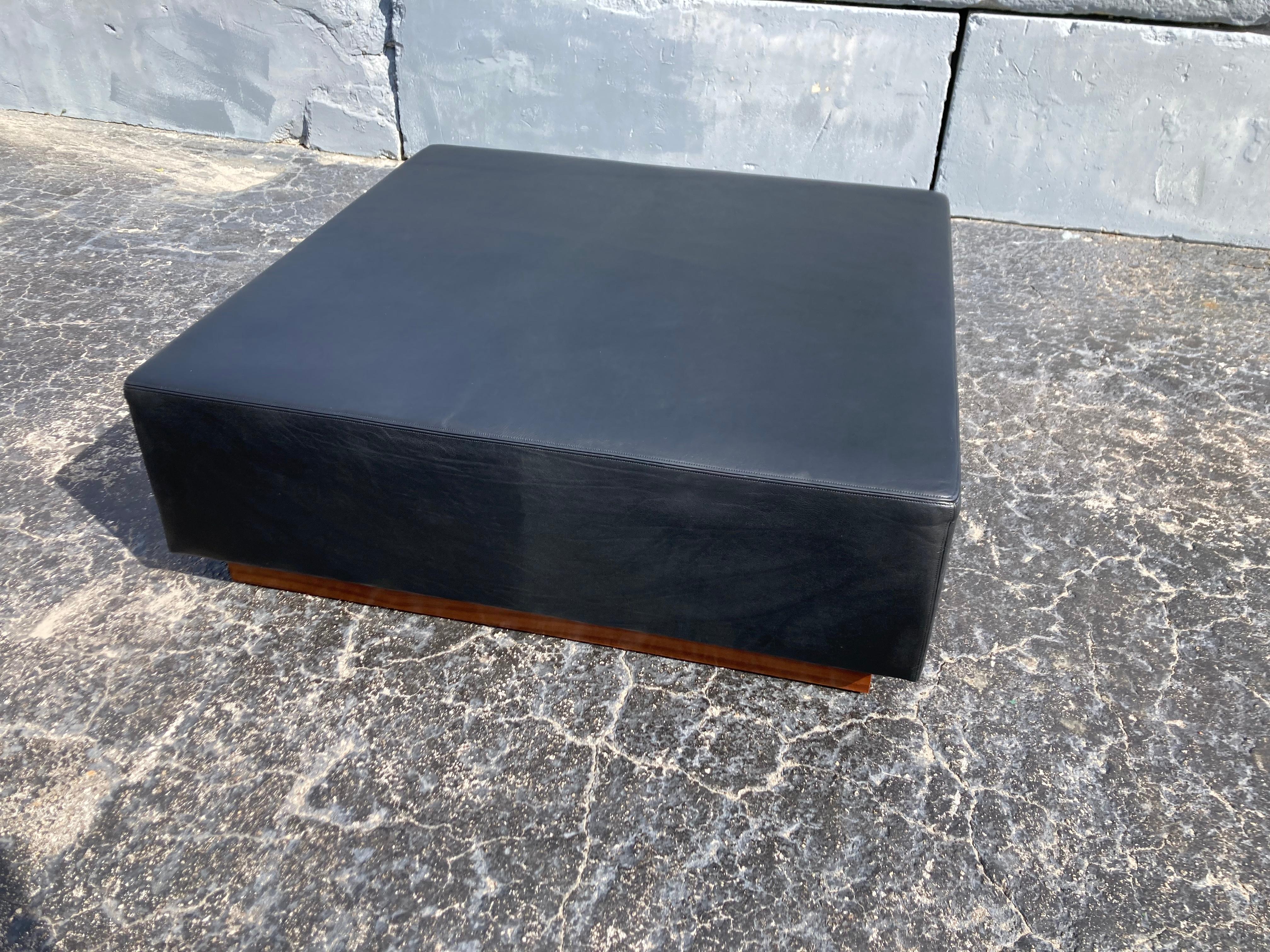 Large Black Leather Ottoman Bench Daybed, Mid-Century Modern Style In Good Condition For Sale In Miami, FL
