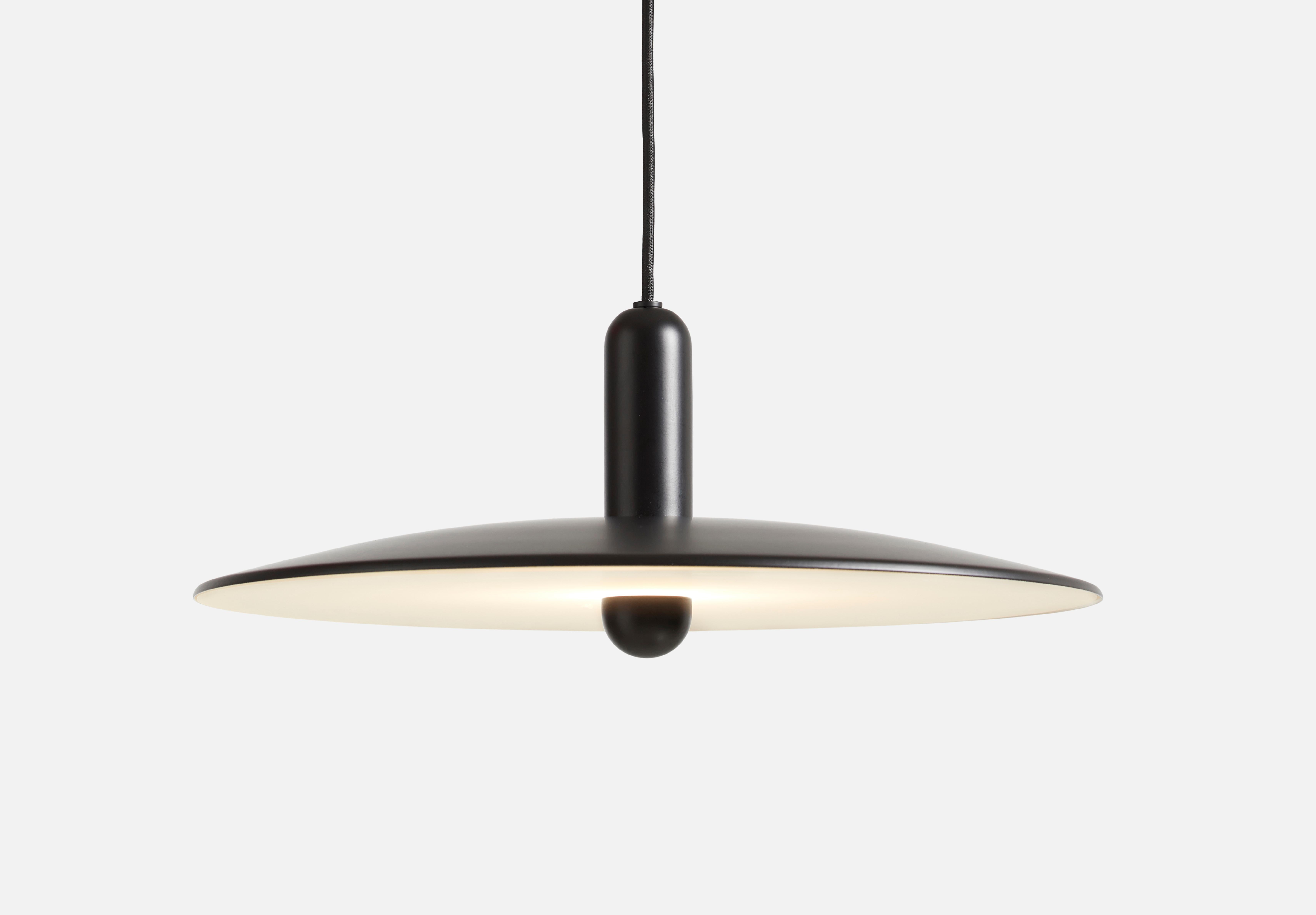 Postmoderno Lampada a sospensione grande Lu nera di Beaverhausen in vendita