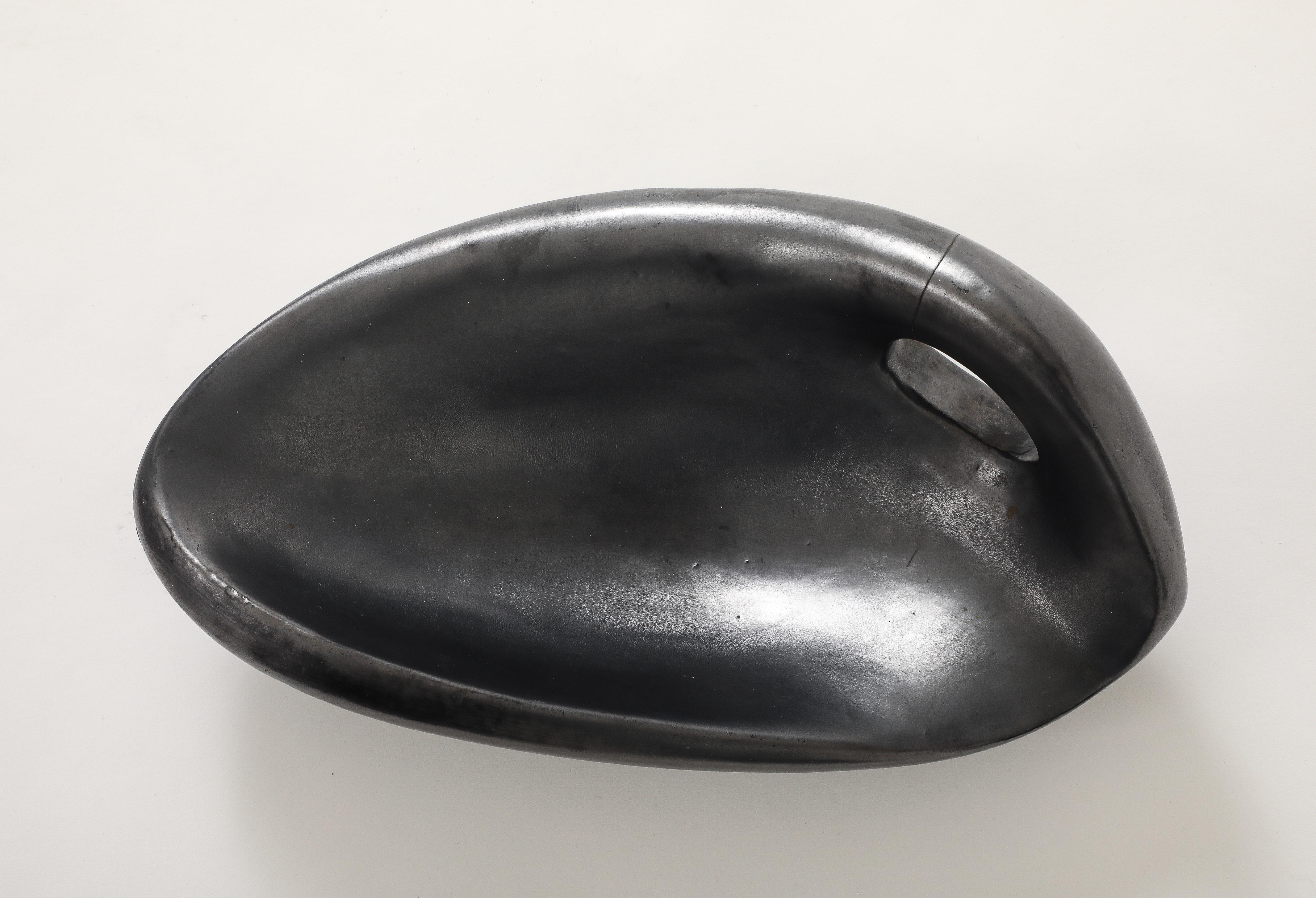Große schwarze Freiformschale in Freiform von Jacques Blin, Frankreich, um 1960, signiert im Angebot 3