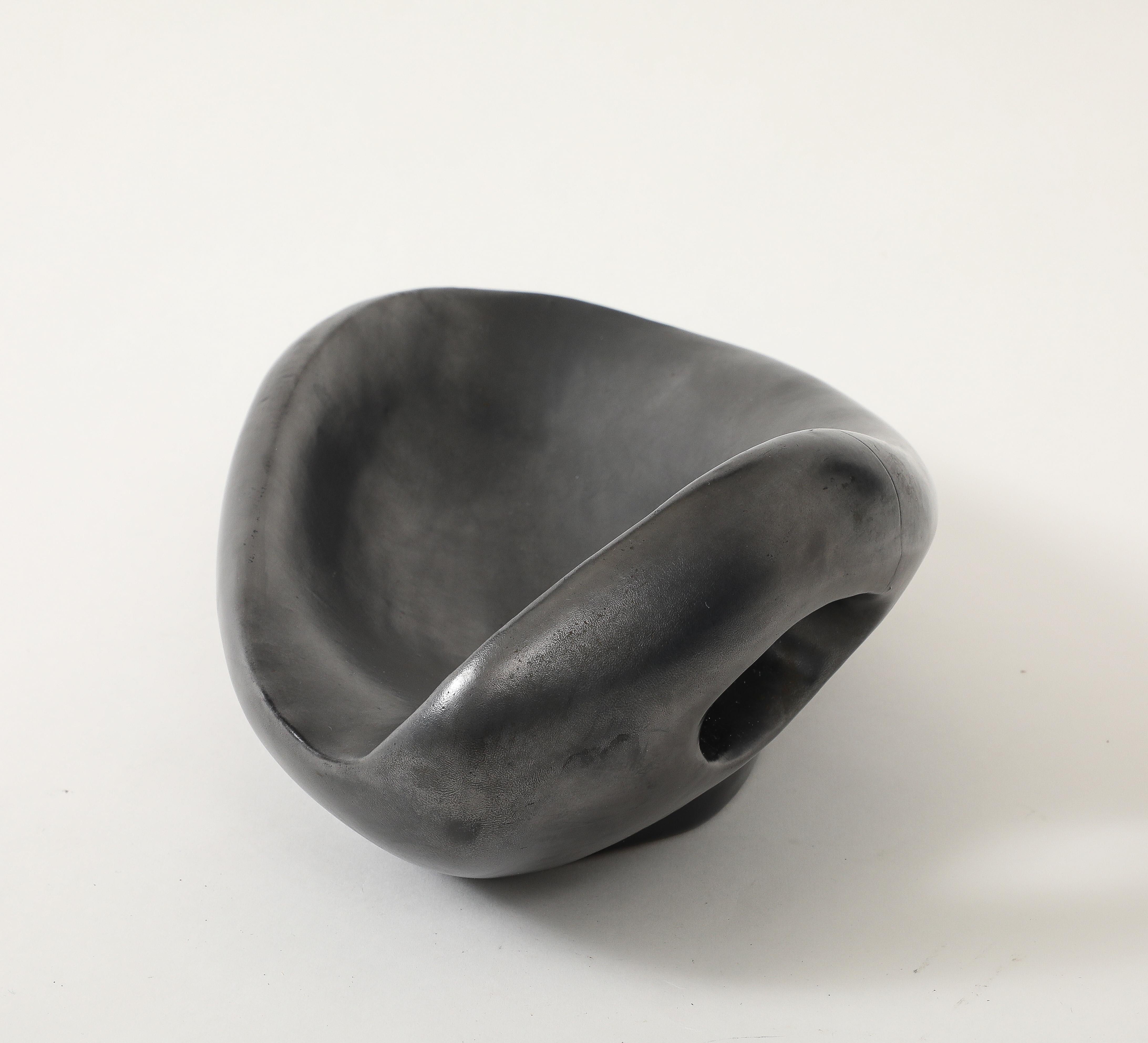 Große schwarze Freiformschale in Freiform von Jacques Blin, Frankreich, um 1960, signiert im Angebot 1