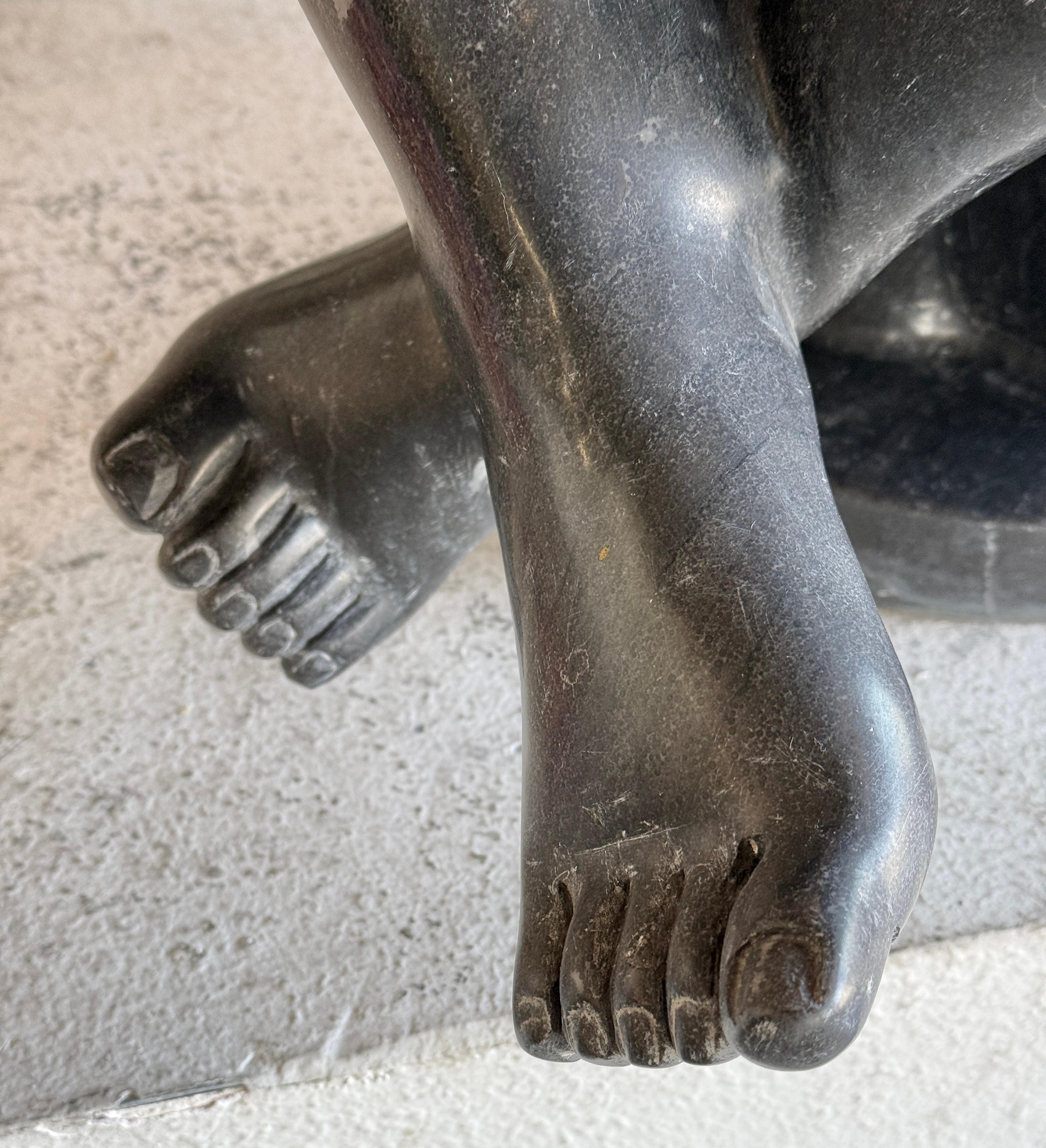 Gran Escultura Cubista de Mármol Negro Mujer Desnuda en venta 1