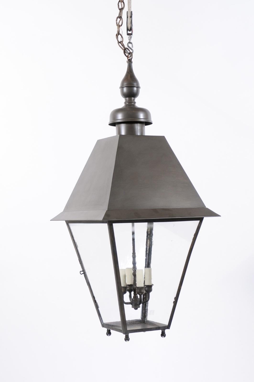 Métal Grande lanterne en métal noir avec 4 Lights et verre ancien, 20ème siècle en vente