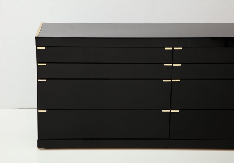 Large Black Mirrored Dresser By Ello Im Angebot Bei 1stdibs