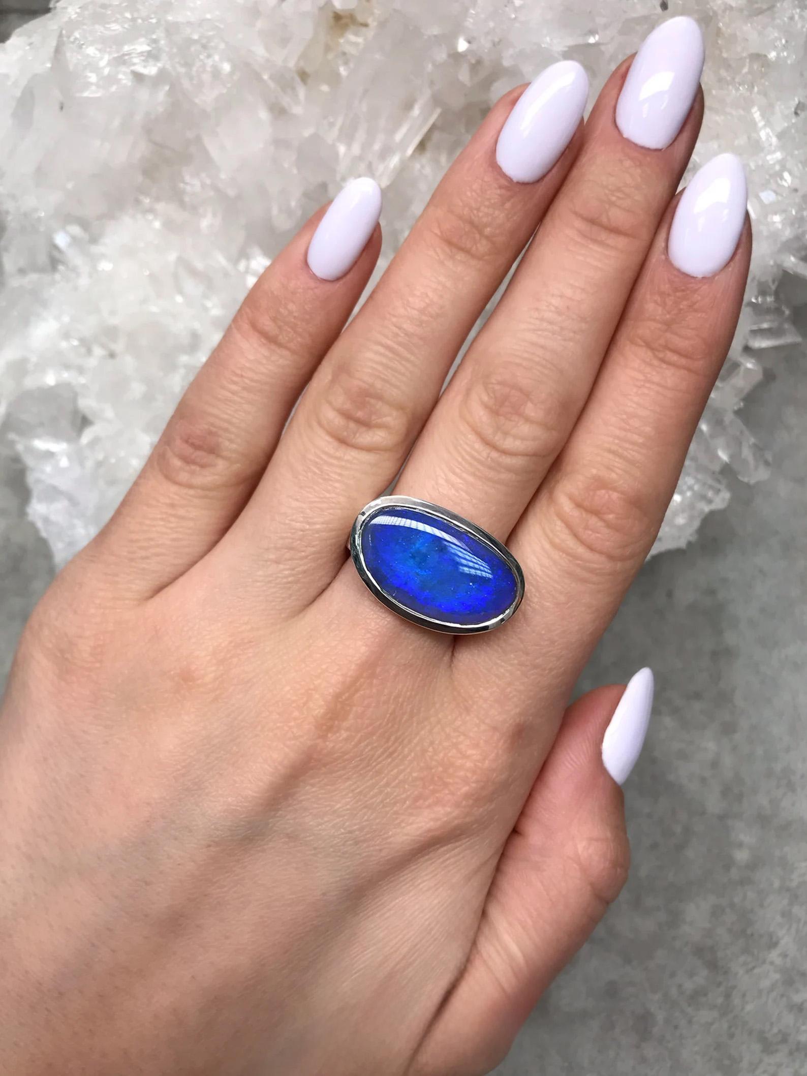 Großer Schwarzer Opal Silber Ring Neon Blau Australischer Edelstein Geschenk Herrenring (Ovalschliff) im Angebot
