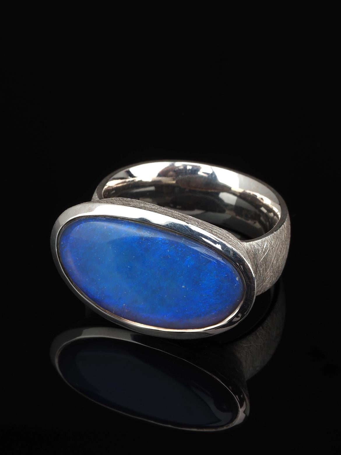 Large Black Opal Silver ring Neon Blue Australian Gemstone Gift Mens ring In New Condition For Sale In Berlin, DE