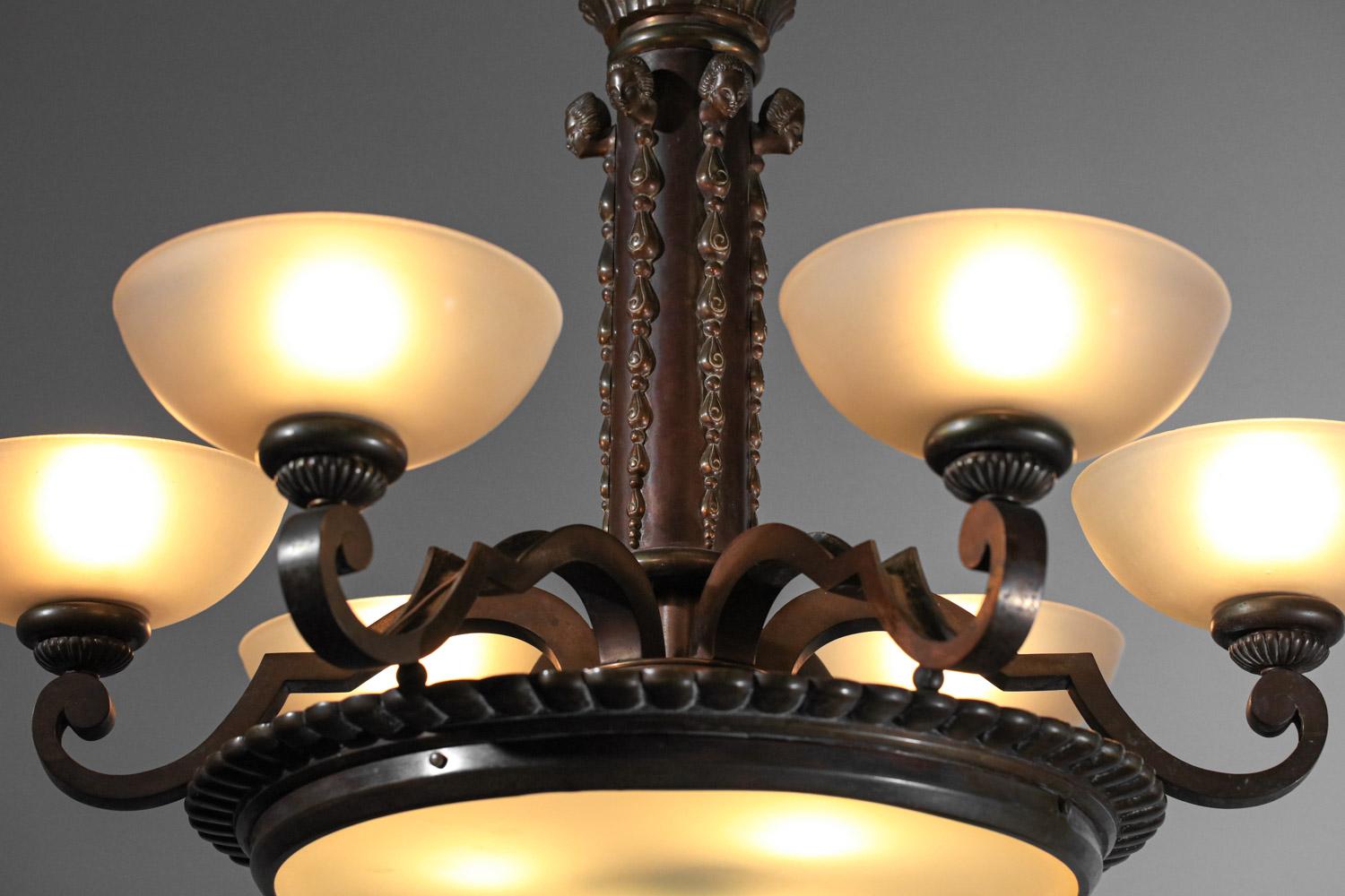 large black patina bonze chandelier from the 30/40's For Sale 6