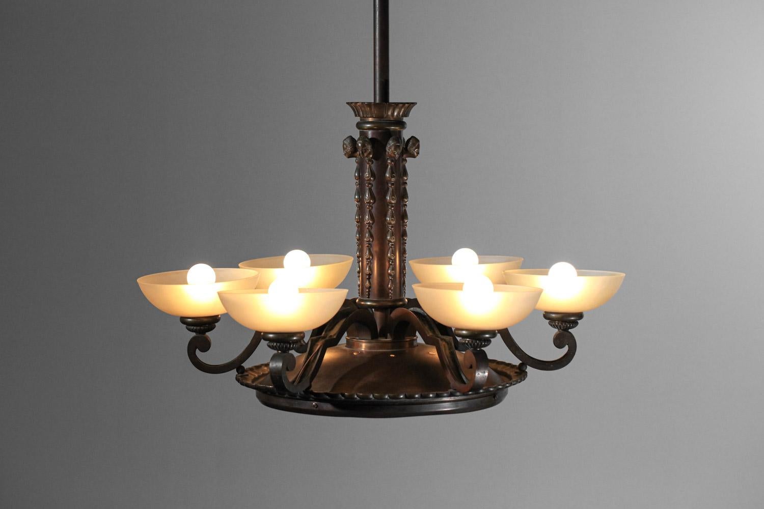 large black patina bonze chandelier from the 30/40's For Sale 8