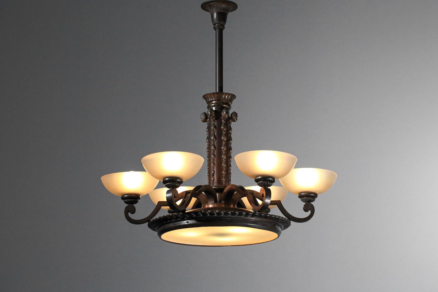 large black patina bonze chandelier from the 30/40's For Sale 1