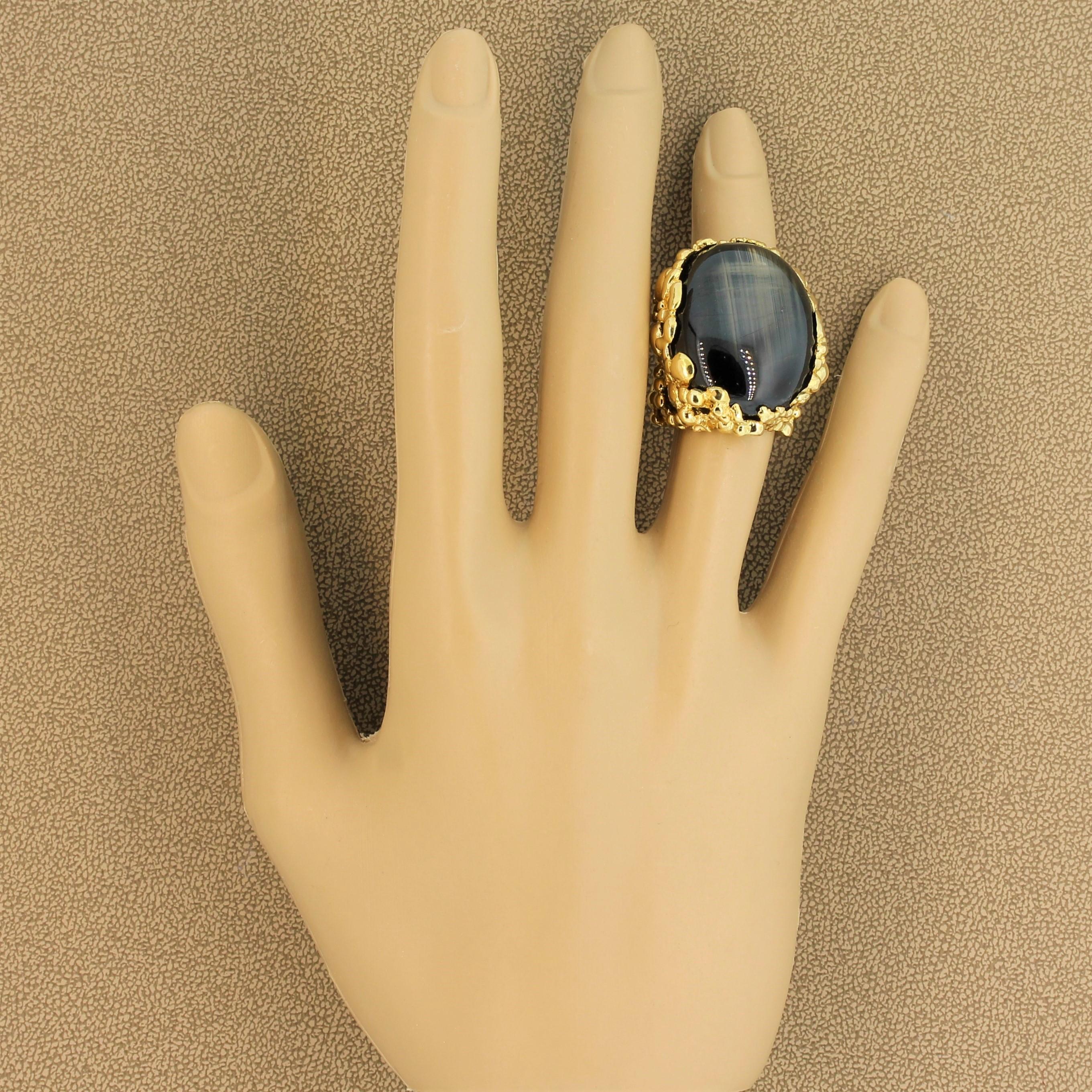Large Black Star Sapphire Gold Cocktail Ring In New Condition In Beverly Hills, CA