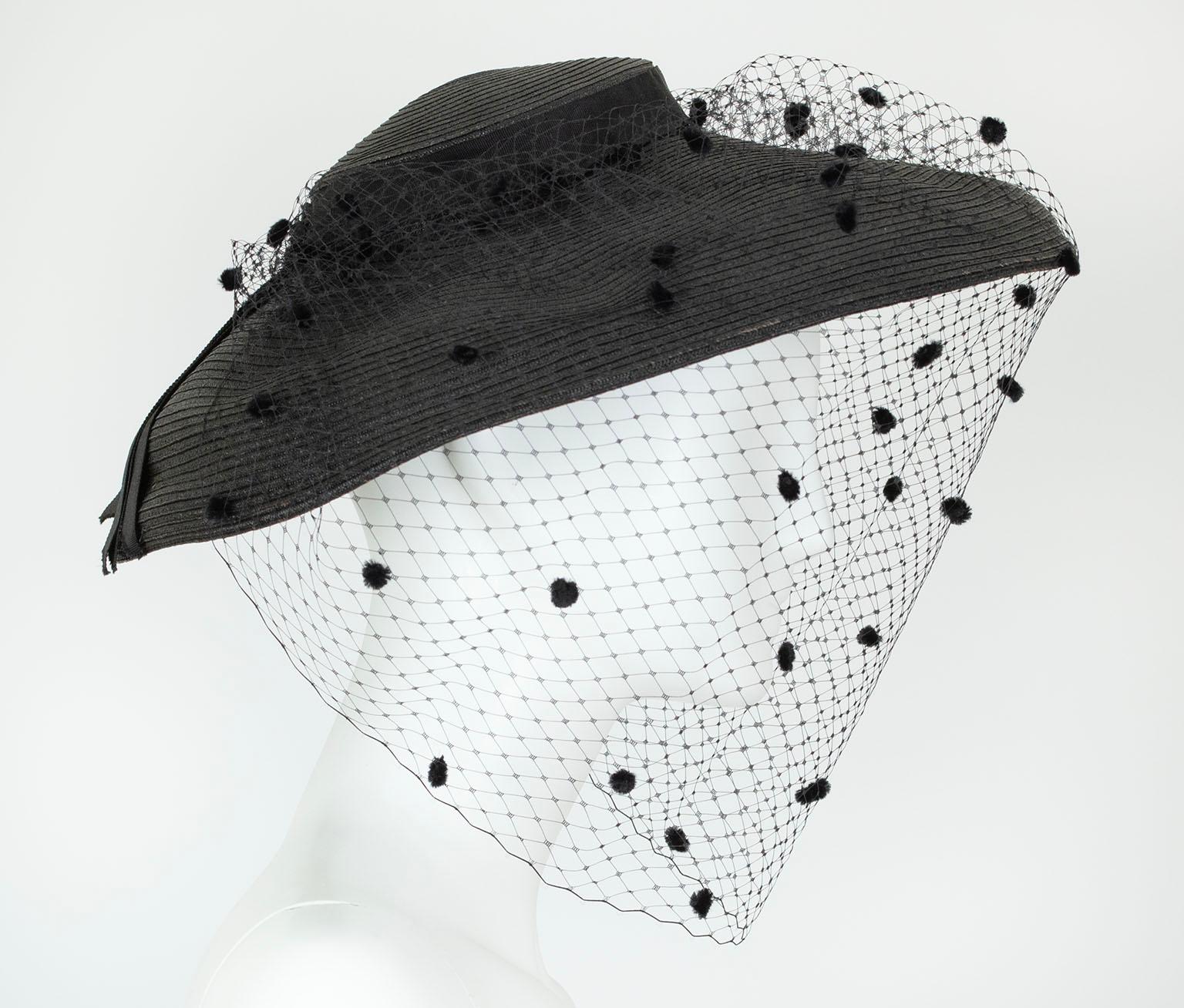 Large Black Straw Cartwheel Picture Hat with Dotted Chenille Veil – M, 1950s In Good Condition For Sale In Tucson, AZ