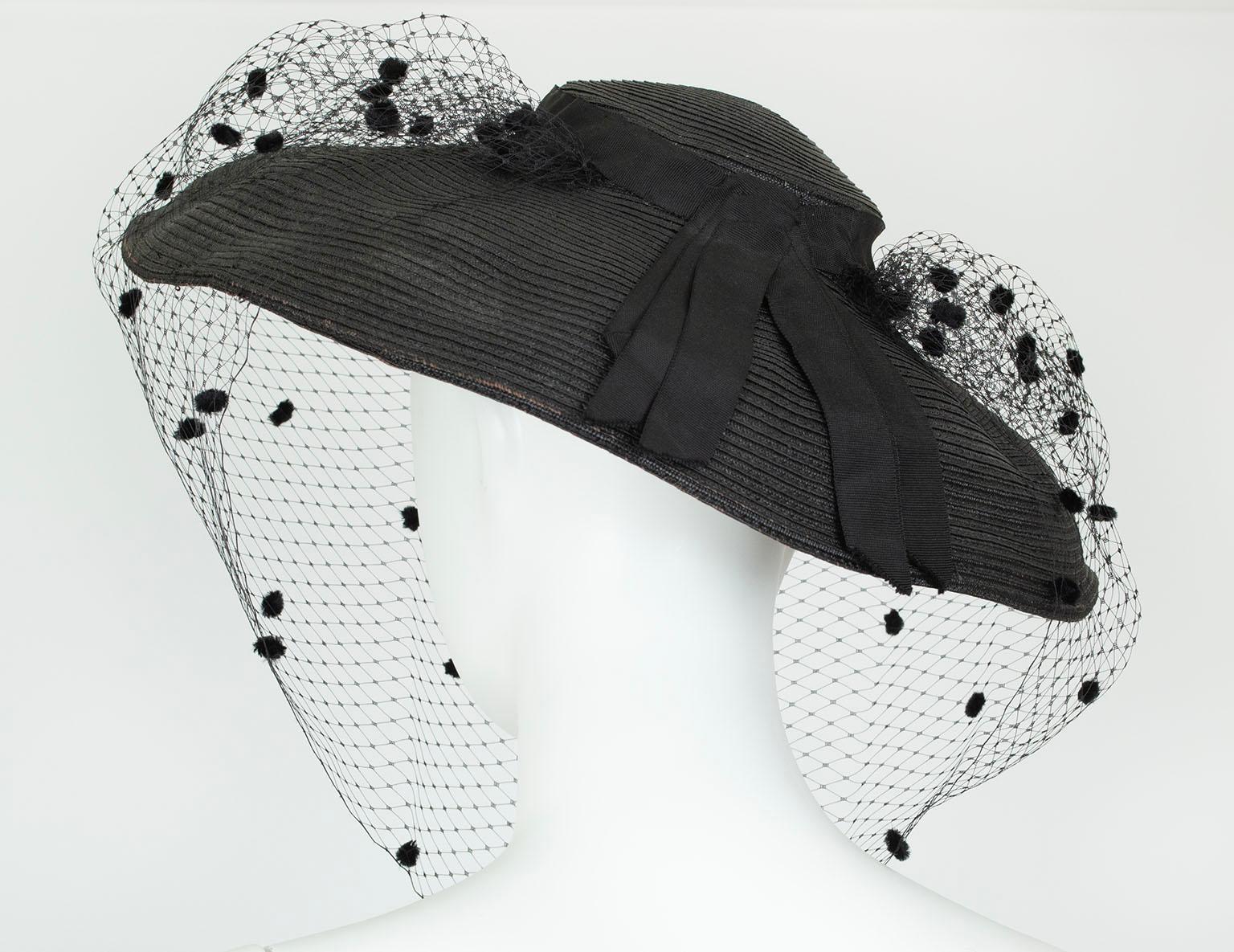 Grand chapeau photo en paille noire avec voile en chenille à pois - M, années 1950 en vente 1