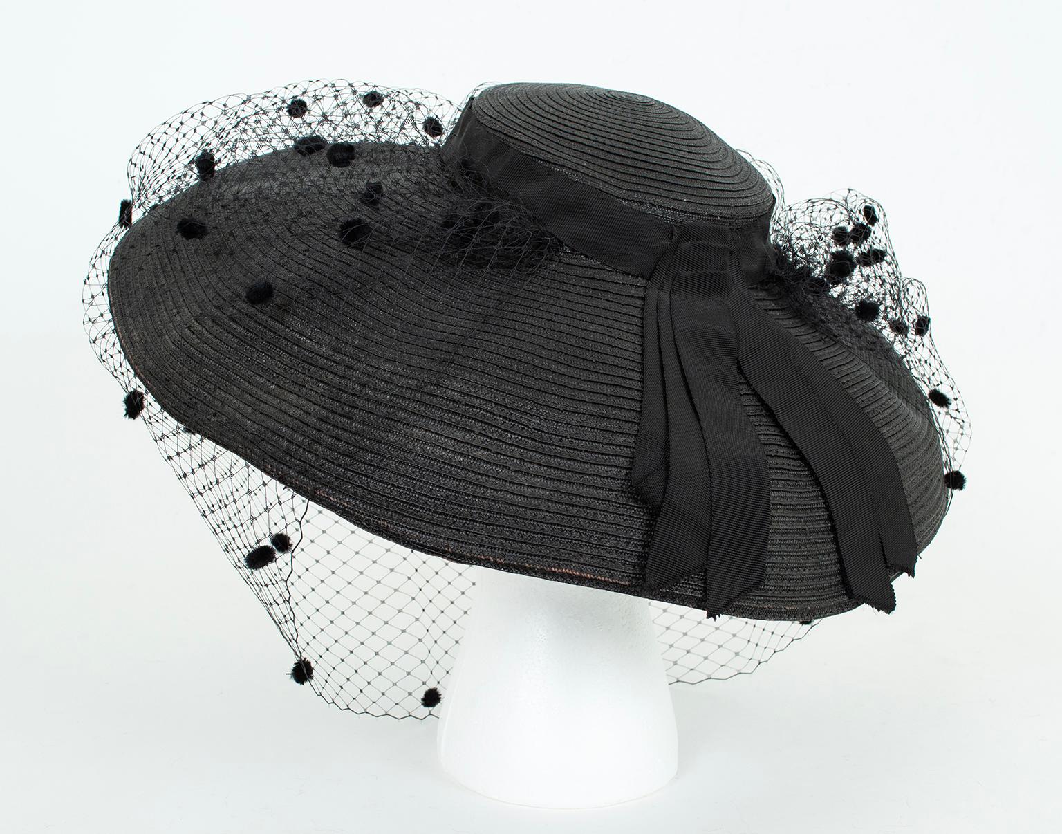 Grand chapeau photo en paille noire avec voile en chenille à pois - M, années 1950 en vente 2