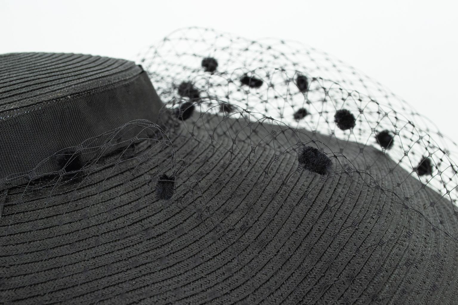 Grand chapeau photo en paille noire avec voile en chenille à pois - M, années 1950 en vente 5