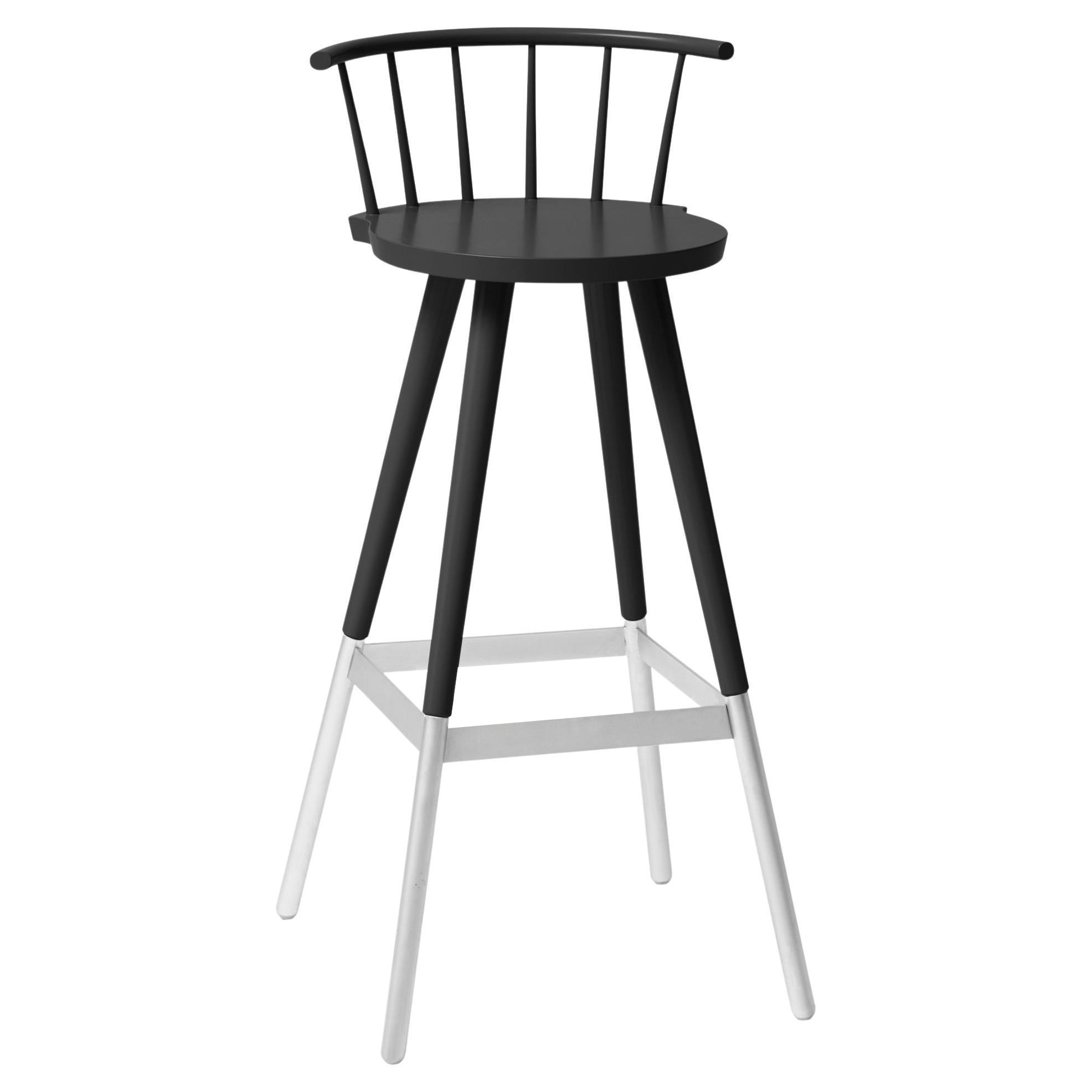 Grand tabouret de bar Tupp noir par Storängen Design