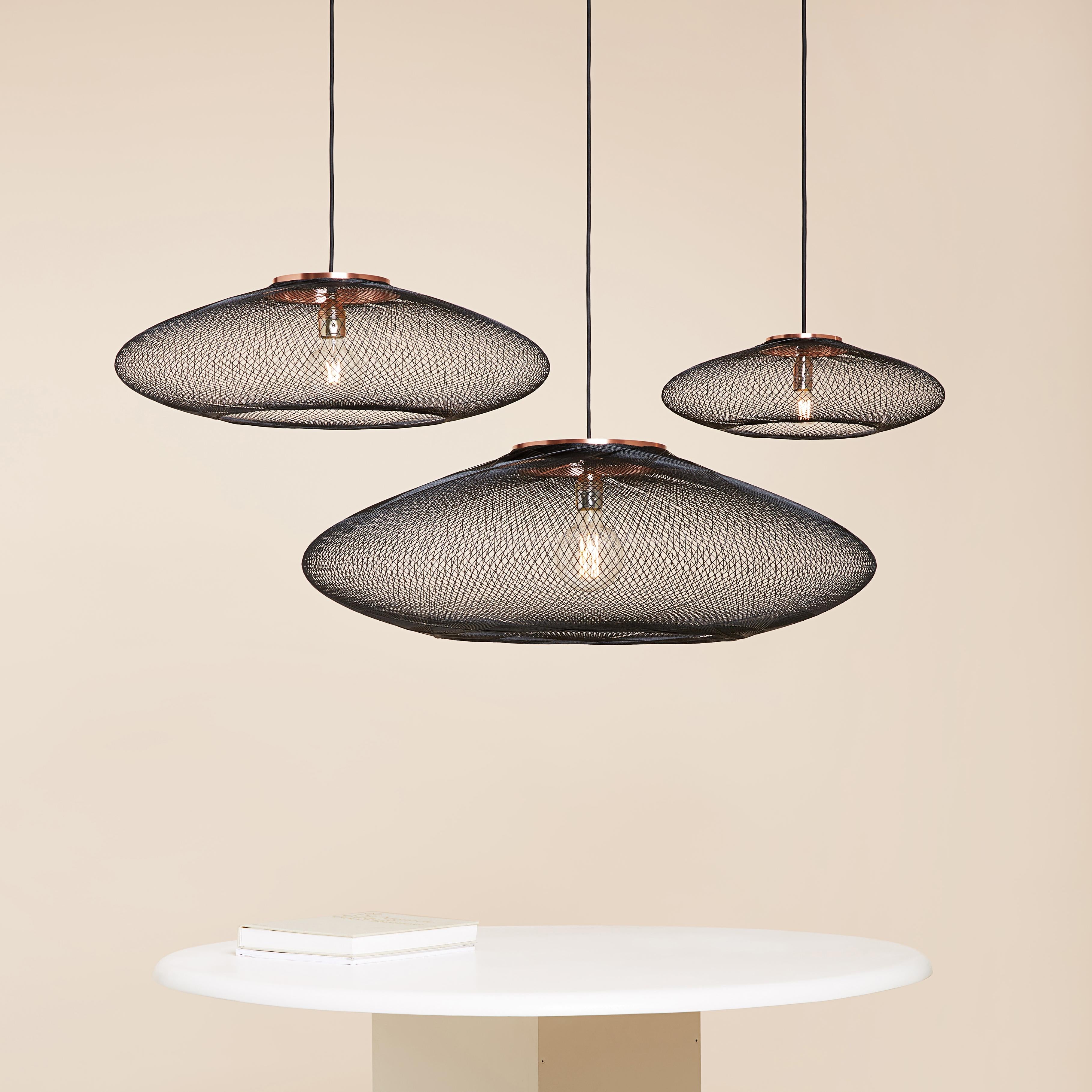Large back UFO pendant lamp by Atelier Robotiq
Dimensions: D 80 x H 24 cm
Materials: Resin-impregnated industrial fiber, copper.
Available with holder in copper/ brass/ black coated stainless steel.
Available in different colors, 3 sizes, and in