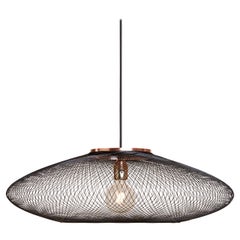Grande lampe suspendue UFO noire de l'Atelier Robotiq