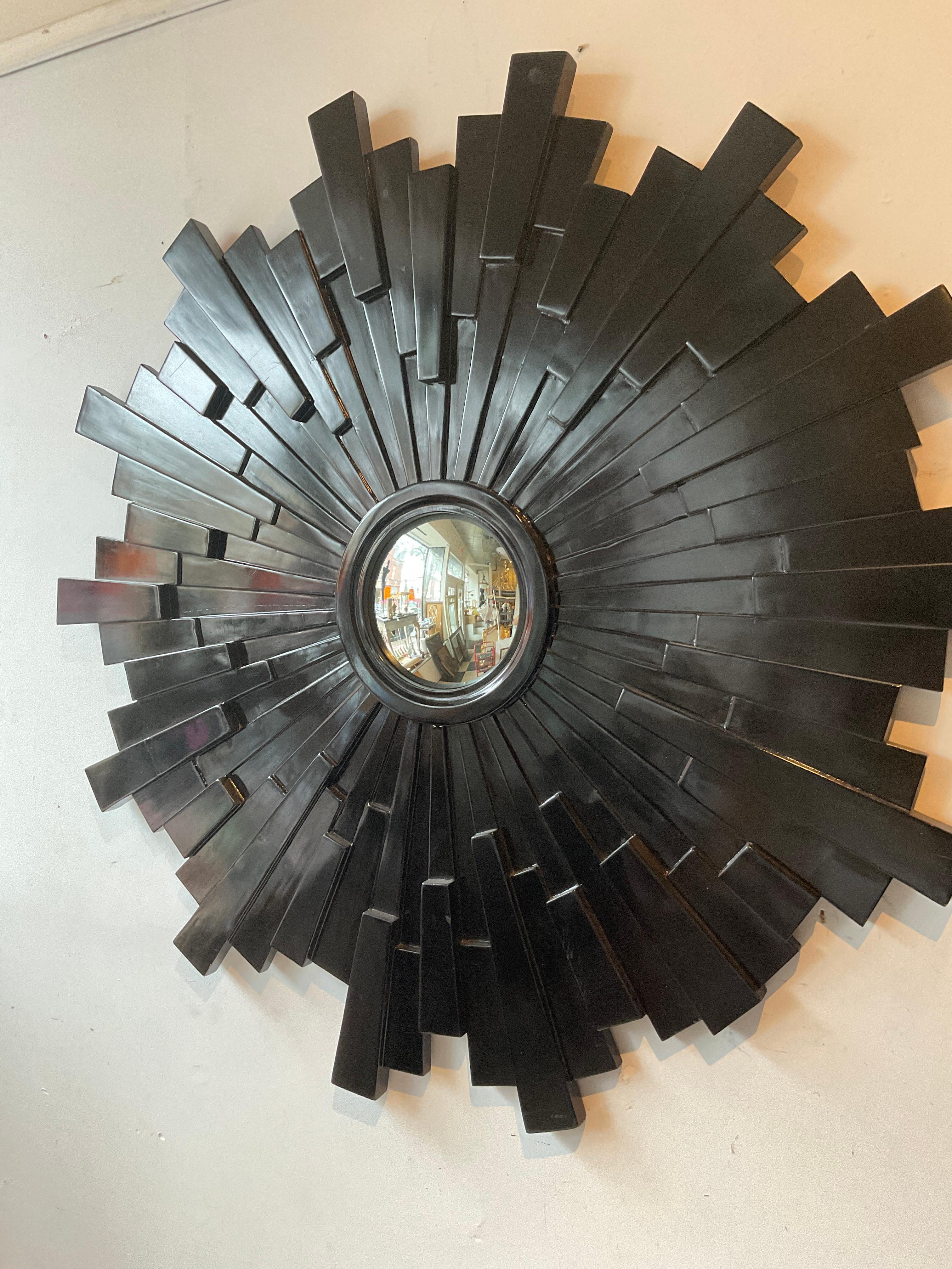 Grande Negro  Madera Sunburst Espejo Convexo en Bueno estado para la venta en Tarrytown, NY