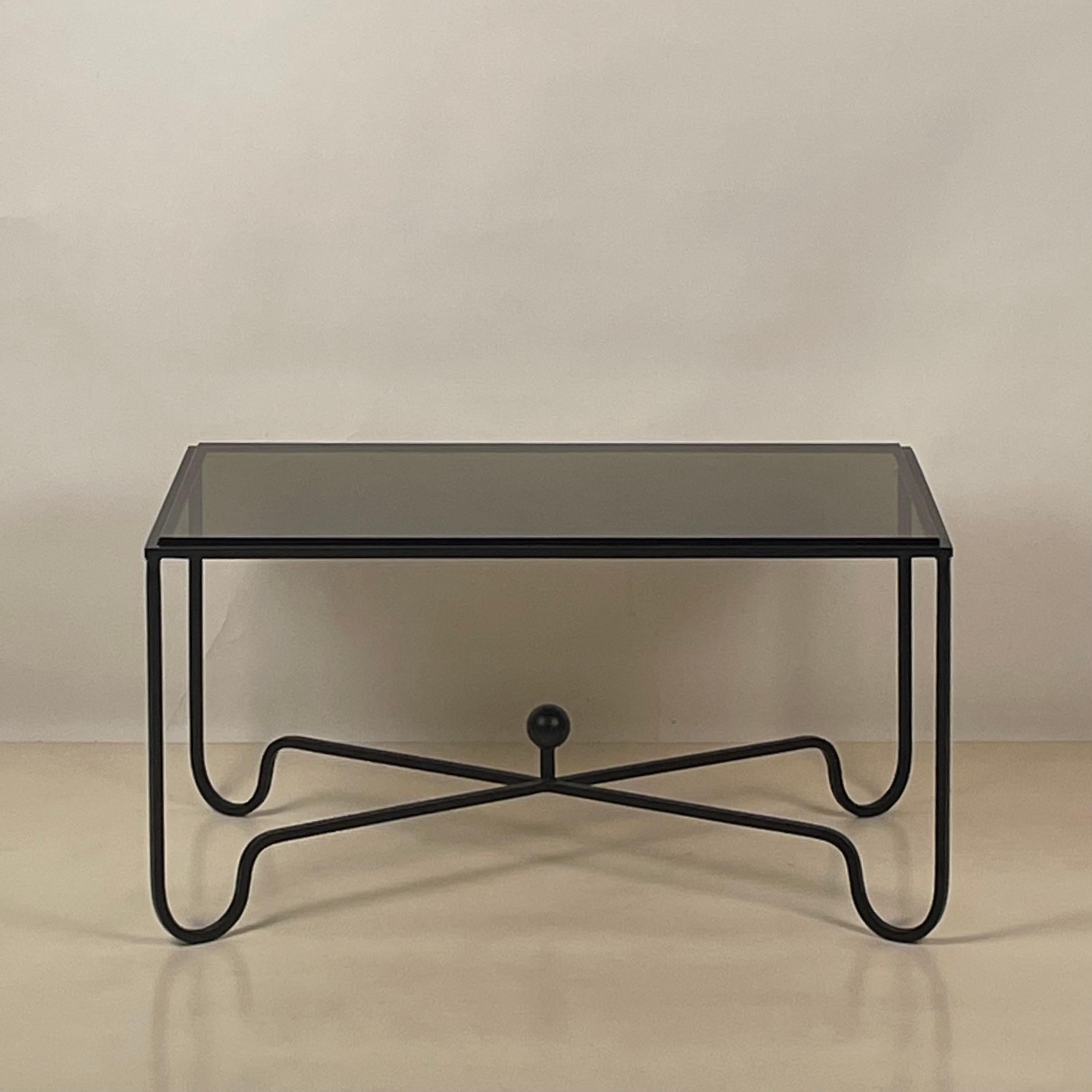 Large blackened iron and glass 'Entretoise' coffee table by Design Frères.

In clear (last picture) or smoked glass (please confirm when placing our order).

Chic and understated.