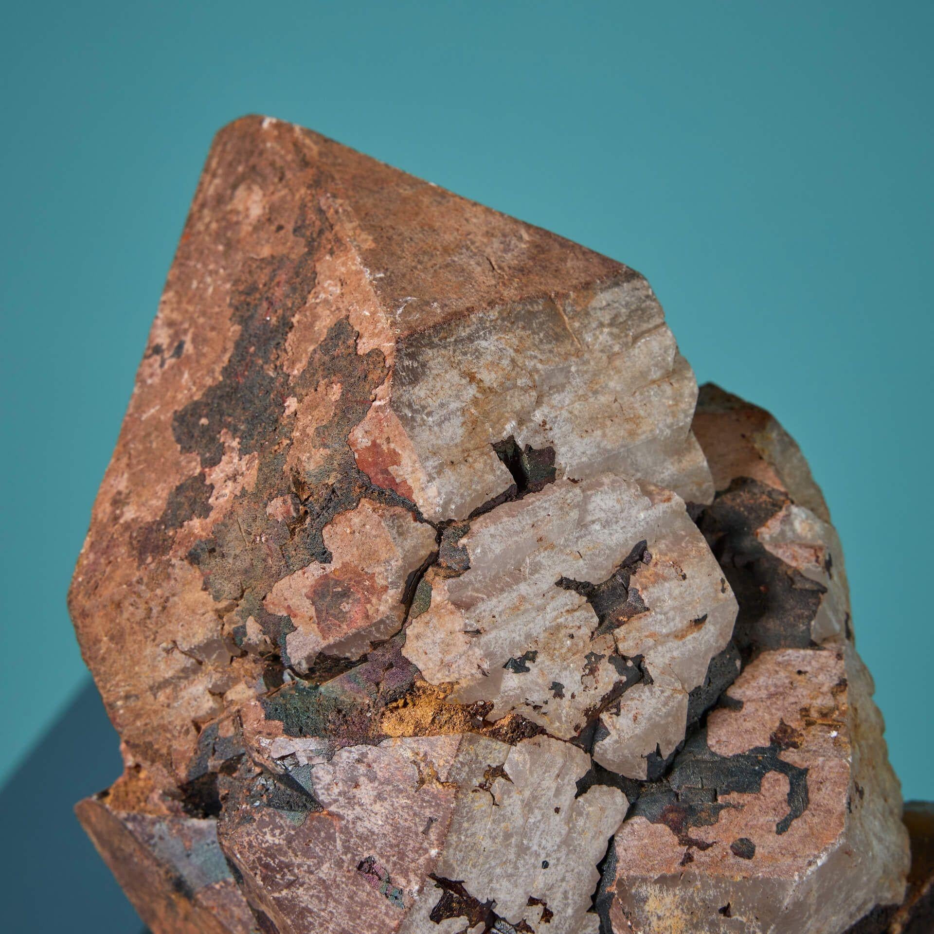 Malgache Grand spécimen de cristal de quartz Blacknite en vente